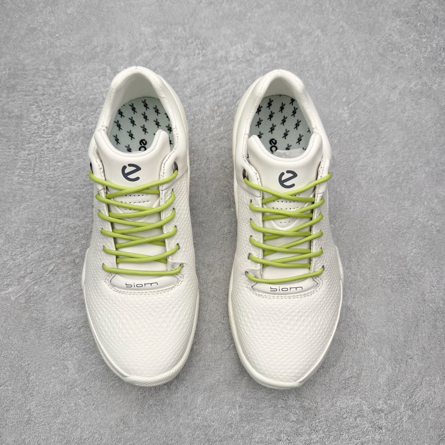 图片[2]-ECCO爱步跑步鞋百搭舒适 秋冬新款厚底休闲运动鞋男鞋 灵动系列 黄景瑜同款 品质牛皮鞋面，轻盈柔韧 具有良好的透气性 细腻柔软 简约系带设计 可自由调节松紧 贴合脚型 PU泡沫橡胶大底 抓地力强 具有良好的防滑耐磨性 时尚简约 休闲百搭 尺码：38 39 40 41 42 43 44 （皮鞋码）-选品中心