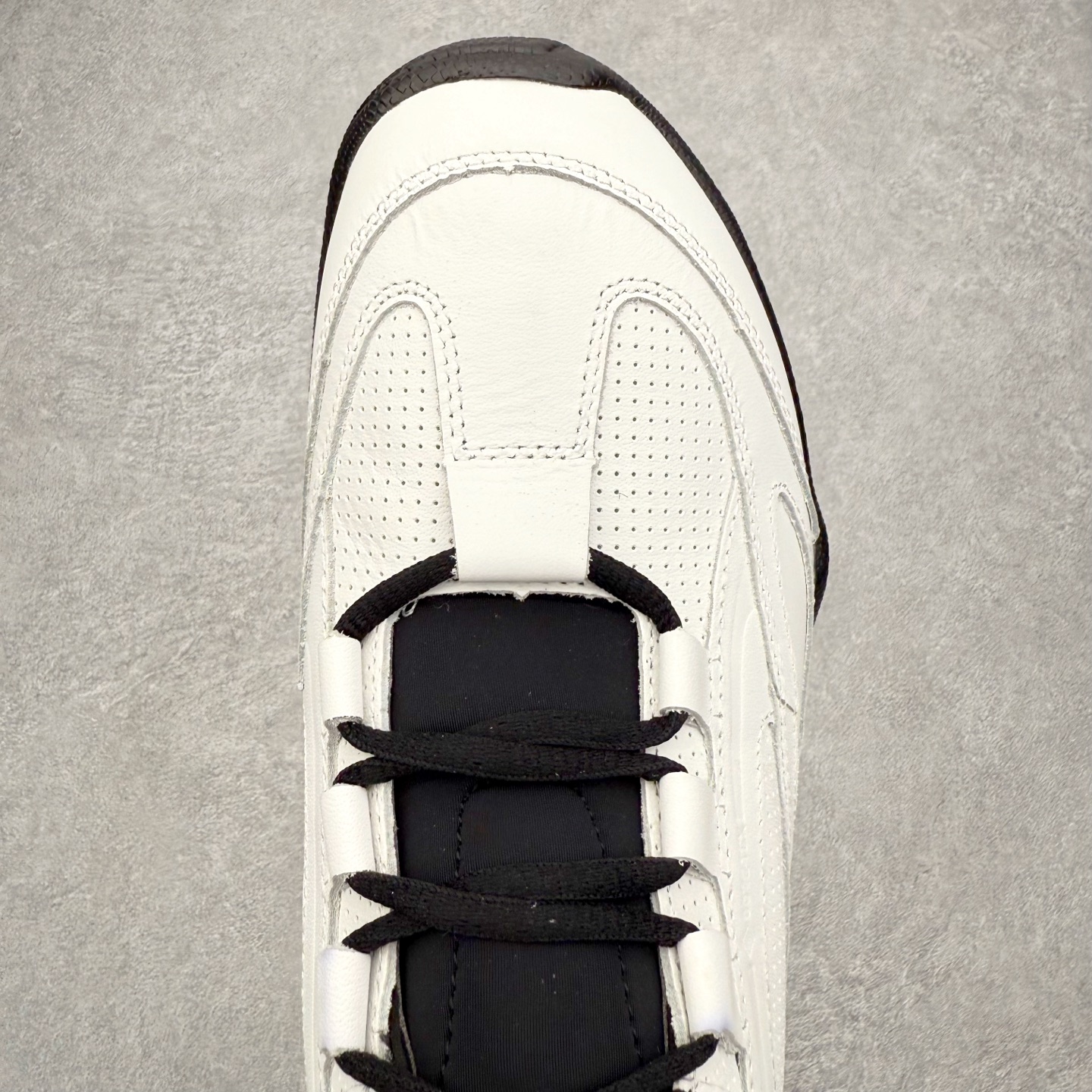 图片[4]-ECCO爱步跑步鞋百搭舒适 秋冬新款厚底休闲运动鞋男鞋 灵动系列 黄景瑜同款 品质牛皮鞋面，轻盈柔韧 具有良好的透气性 细腻柔软 简约系带设计 可自由调节松紧 贴合脚型 PU泡沫橡胶大底 抓地力强 具有良好的防滑耐磨性 时尚简约 休闲百搭 尺码：38 39 40 41 42 43 44 （皮鞋码）-选品中心