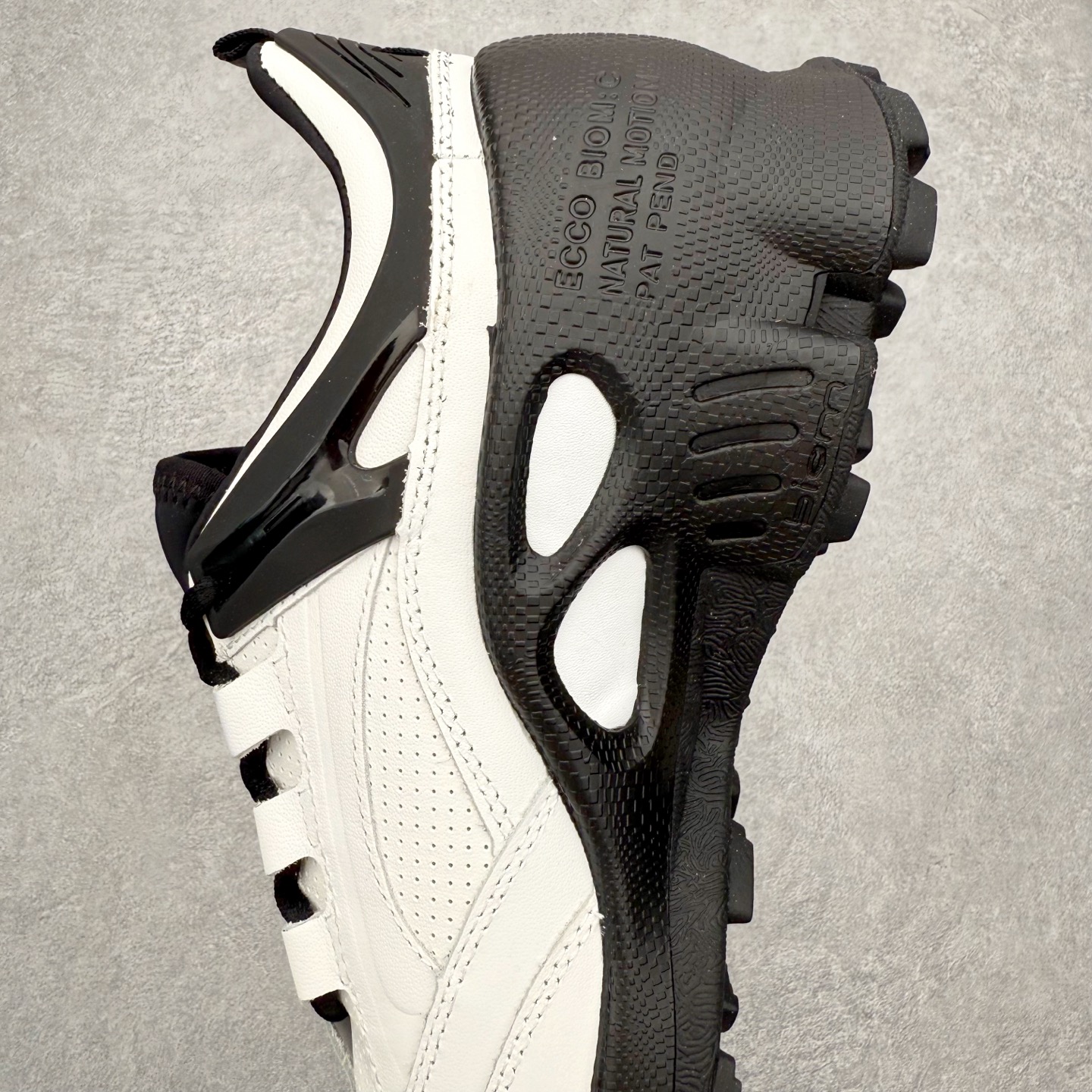 图片[7]-ECCO爱步跑步鞋百搭舒适 秋冬新款厚底休闲运动鞋男鞋 灵动系列 黄景瑜同款 品质牛皮鞋面，轻盈柔韧 具有良好的透气性 细腻柔软 简约系带设计 可自由调节松紧 贴合脚型 PU泡沫橡胶大底 抓地力强 具有良好的防滑耐磨性 时尚简约 休闲百搭 尺码：38 39 40 41 42 43 44 （皮鞋码）-选品中心