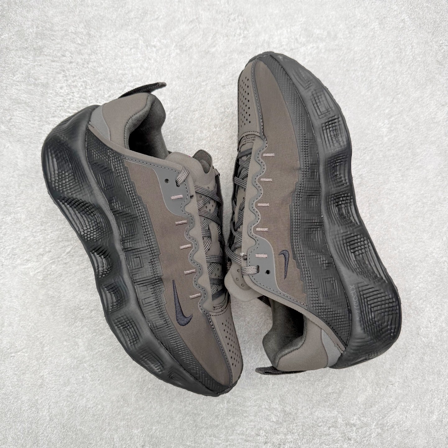 图片[3]-HYEIN SEO x NK Ava Rover 百搭舒适耐磨低帮跑步鞋 男女同款 流线型轮廓，通过轻薄物料鞋面结合 TPU 网格状支撑示人，增厚的中底材质选用 ReactX 加持，华夫外底收尾。鞋垫与后跟鞋提，克制点缀 Hyein Seo 字样。鞋垫与鞋提则采用菱形格纹的变化元素呈现。实拍调校N版已经零色差零失真 百分百还原实物色彩所见即所得 不存在货不对板色差等低级问题 选购参考实物拍摄 不混卖不参货 只用心做好货严格选品 承诺混一赔十 尺码：36 36.5 37.5 38 38.5 39 40 40.5 41 42 42.5 43 44 44.5 45-选品中心