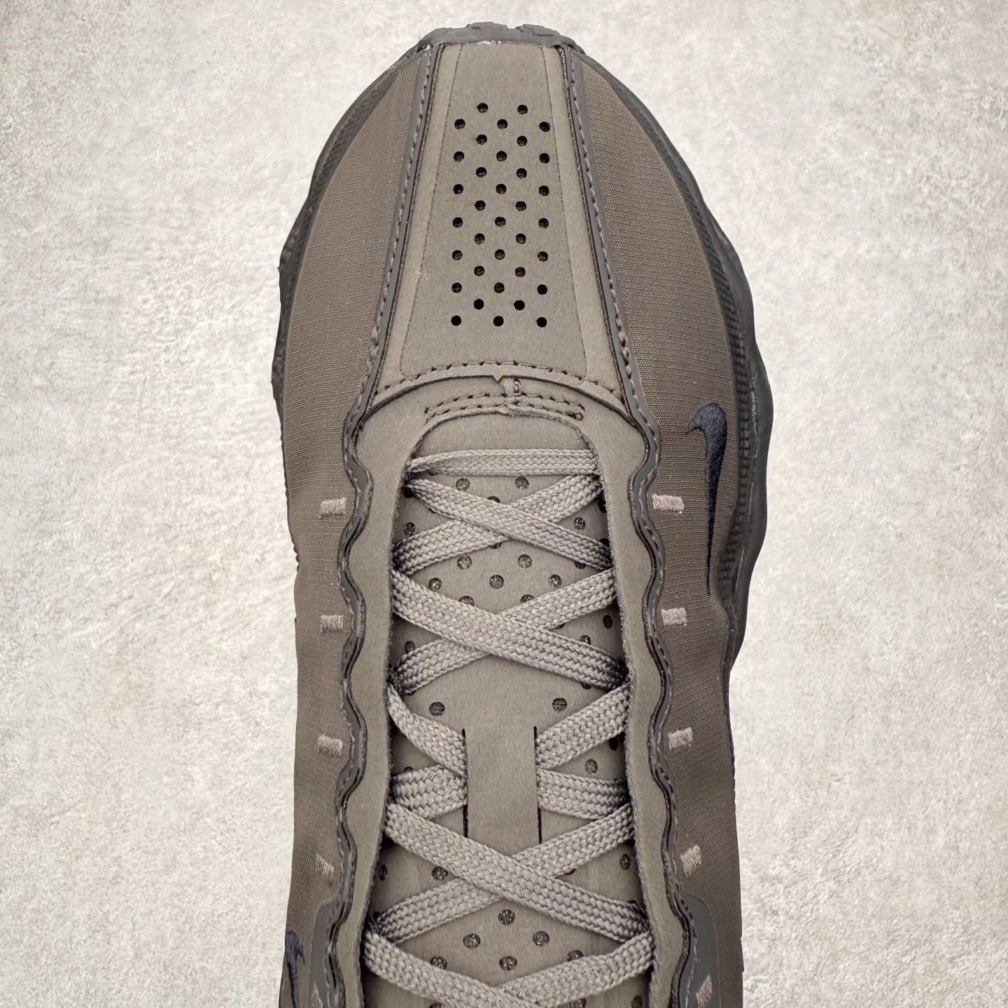 图片[4]-HYEIN SEO x NK Ava Rover 百搭舒适耐磨低帮跑步鞋 男女同款 流线型轮廓，通过轻薄物料鞋面结合 TPU 网格状支撑示人，增厚的中底材质选用 ReactX 加持，华夫外底收尾。鞋垫与后跟鞋提，克制点缀 Hyein Seo 字样。鞋垫与鞋提则采用菱形格纹的变化元素呈现。实拍调校N版已经零色差零失真 百分百还原实物色彩所见即所得 不存在货不对板色差等低级问题 选购参考实物拍摄 不混卖不参货 只用心做好货严格选品 承诺混一赔十 尺码：36 36.5 37.5 38 38.5 39 40 40.5 41 42 42.5 43 44 44.5 45-选品中心