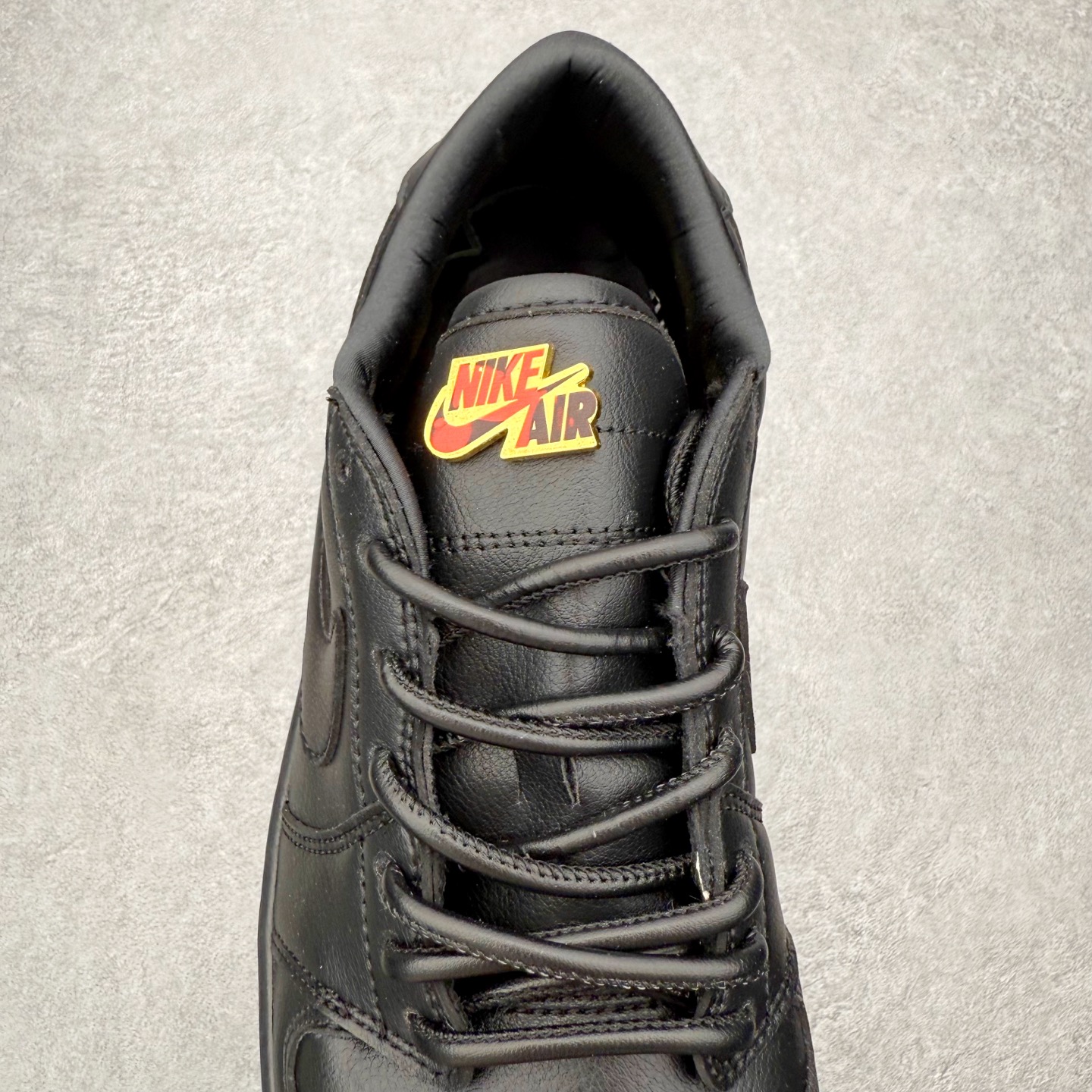 图片[5]-＃K版 Air Jordan AJ1 Low 低帮 IO3147-001全新流水线出品 DT版本唯一平替选择 市场第二梯队最强版 全部原鞋开发 原楦原纸板开发 全鞋电脑针车 原厂内置全掌气垫 原盒内在原标 唯一Zp原版鞋带绑法 免检产品 全新2022版型 全头层皮料 完美零毛边处理 原厂配置全掌气垫 价格定位良心 几十个配色陆续出货 实拍调校N版已经零色差零失真 百分百还原实物色彩所见即所得 不存在货不对板色差等低级问题 选购参考实物拍摄 不混卖不参货 只用心做好货严格选品 承诺混一赔十 尺码：36 36.5 37.5 38 38.5 39 40 40.5 41 42 42.5 43 44 44.5 45-选品中心