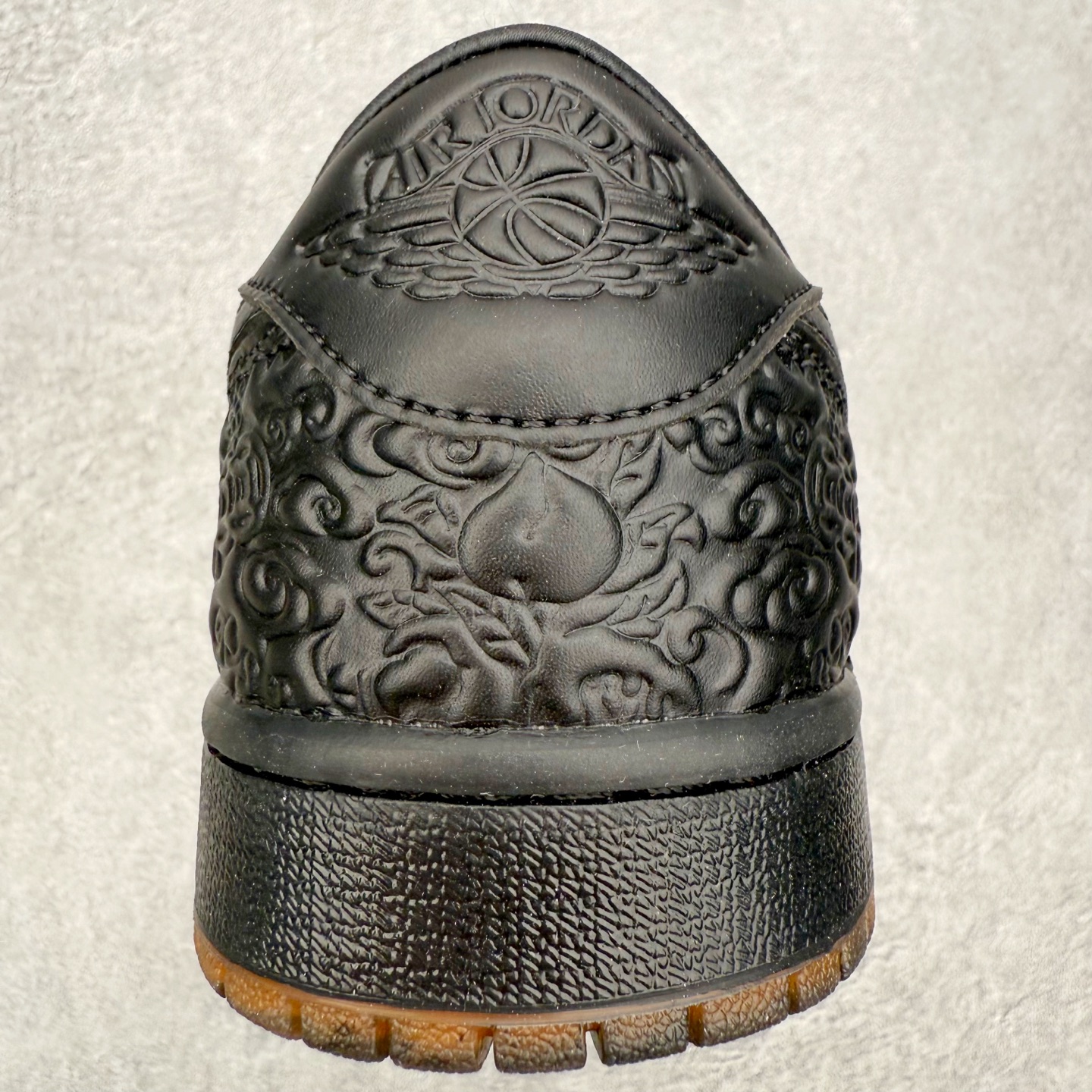 图片[8]-＃K版 Air Jordan AJ1 Low 低帮 IO3147-001全新流水线出品 DT版本唯一平替选择 市场第二梯队最强版 全部原鞋开发 原楦原纸板开发 全鞋电脑针车 原厂内置全掌气垫 原盒内在原标 唯一Zp原版鞋带绑法 免检产品 全新2022版型 全头层皮料 完美零毛边处理 原厂配置全掌气垫 价格定位良心 几十个配色陆续出货 实拍调校N版已经零色差零失真 百分百还原实物色彩所见即所得 不存在货不对板色差等低级问题 选购参考实物拍摄 不混卖不参货 只用心做好货严格选品 承诺混一赔十 尺码：36 36.5 37.5 38 38.5 39 40 40.5 41 42 42.5 43 44 44.5 45-选品中心