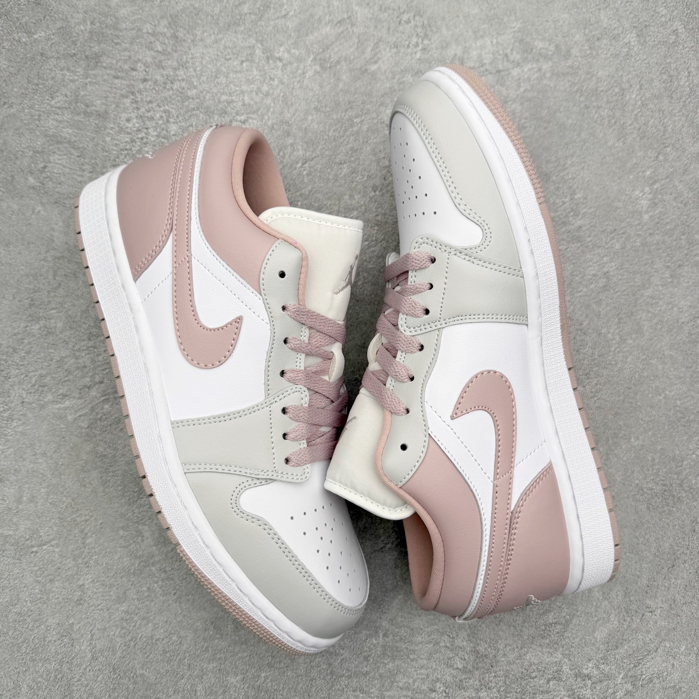 图片[3]-＃K版 Air Jordan AJ1 Low 低帮 DC0774-606 全新流水线出品 DT版本唯一平替选择 市场第二梯队最强版 全部原鞋开发 原楦原纸板开发 全鞋电脑针车 原厂内置全掌气垫 原盒内在原标 唯一Zp原版鞋带绑法 免检产品 全新2022版型 全头层皮料 完美零毛边处理 原厂配置全掌气垫 价格定位良心 几十个配色陆续出货 实拍调校N版已经零色差零失真 百分百还原实物色彩所见即所得 不存在货不对板色差等低级问题 选购参考实物拍摄 不混卖不参货 只用心做好货严格选品 承诺混一赔十 尺码：36 36.5 37.5 38 38.5 39 40 40.5 41 42 42.5 43 44 44.5 45-选品中心