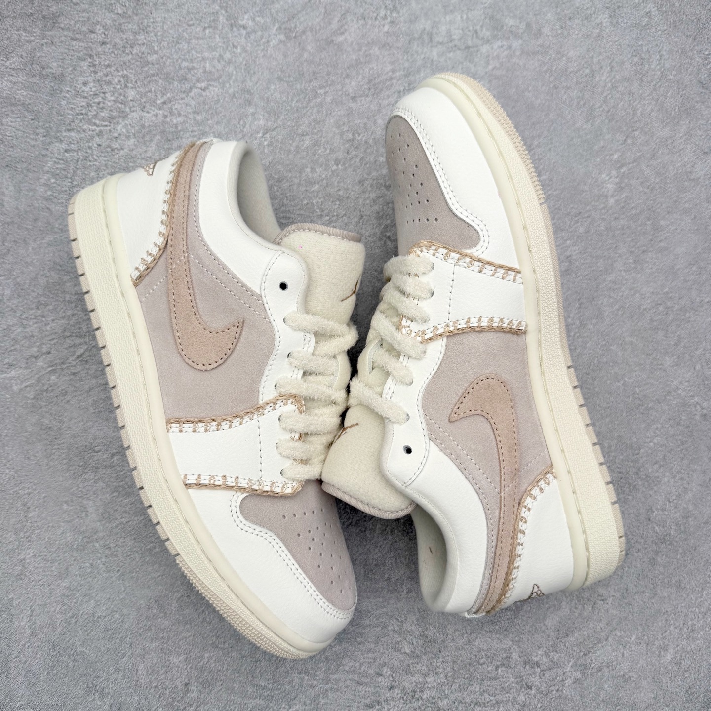 图片[3]-＃DT纯原 Air Jordan AJ1 Low 低帮 HV4268-120 终端优势供应 市面中低帮最具代表性版本没有之一 口碑大厂出品 品控大底版型不断改良更新 全套原纸板楦头开发 确保原汁原味 完美呈现版型 完美零毛边处理 原厂内置全掌气垫 价格定位良心 平台专用代工流水线出品 一眼公司既视感 拿到手的一瞬间就与众不同 碾压市面所有版本 全部原鞋开发 每一个配色都会采购原鞋确认细节 打破市面看图做货无好货之说 尺码：35.5 36 36.5 37.5 38 38.5 39 40 40.5 41 42 42.5 43 44 44.5 45 46-选品中心