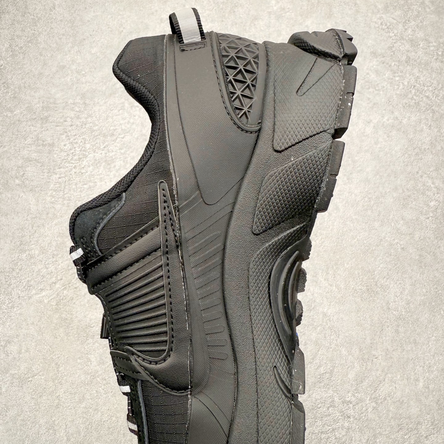 图片[7]-NK Zoom Vomero 5 Roam 佛莫罗5代徒步版系列经典复古增高厚底休闲运动慢跑鞋 HQ2181-004 Vomero Roam「漫游鞋」舒适性典范 工学拒水鞋面+ Air Zoom缓震配置无惧雨水 不受天气左右 助你灵活迈步 再加上厚实衬里和橡胶挡泥片 有效御寒不厚重 雨天照样利落出街 中性色调搭配简洁织物 打造百搭属性低调出街or高调亮相 都看你的男女同款不同色 轻松get多元风格 尺码：36 36.5 37.5 38 38.5 39 40 40.5 41 42 42.5 43 44 44.5 45-选品中心