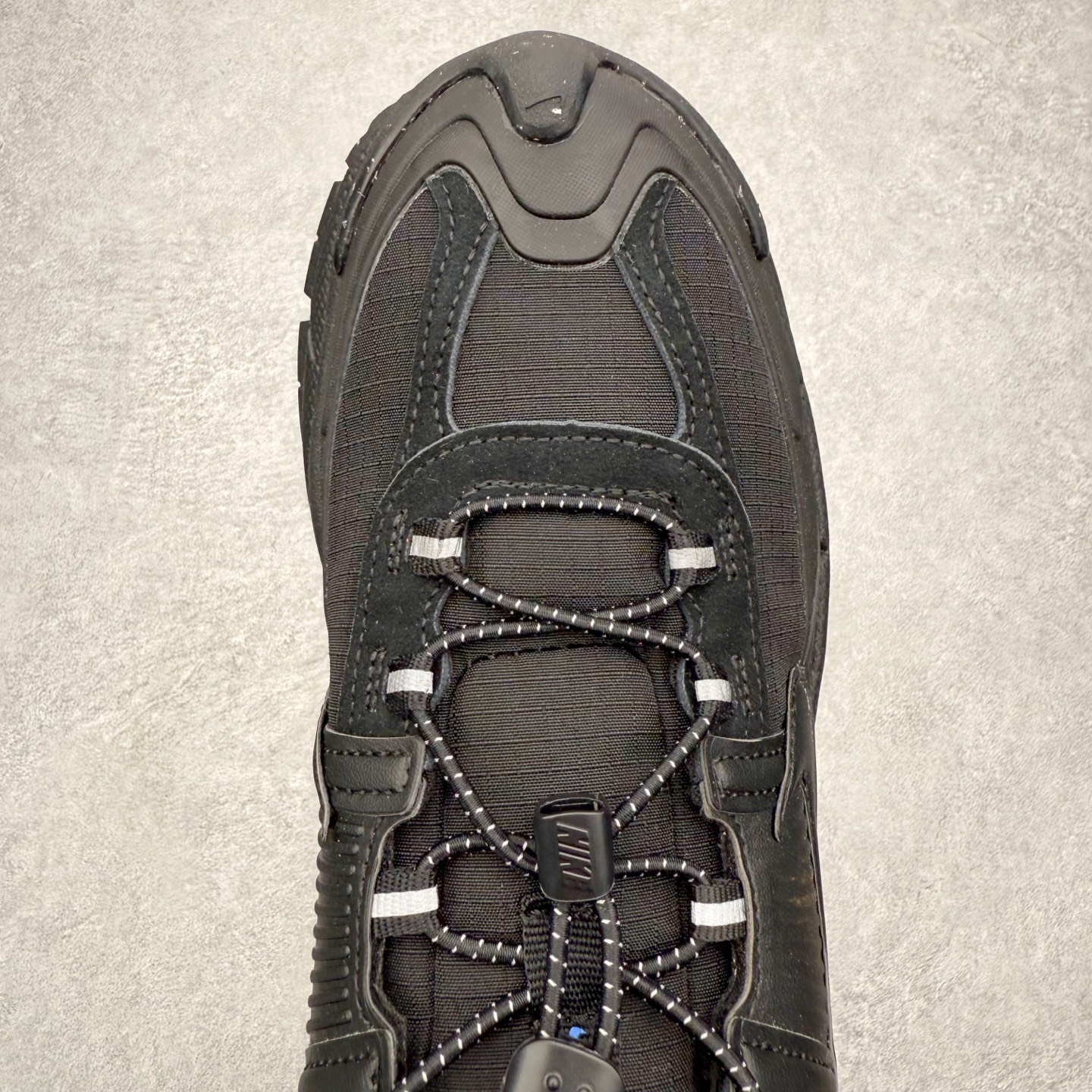 图片[4]-NK Zoom Vomero 5 Roam 佛莫罗5代徒步版系列经典复古增高厚底休闲运动慢跑鞋 HQ2181-004 Vomero Roam「漫游鞋」舒适性典范 工学拒水鞋面+ Air Zoom缓震配置无惧雨水 不受天气左右 助你灵活迈步 再加上厚实衬里和橡胶挡泥片 有效御寒不厚重 雨天照样利落出街 中性色调搭配简洁织物 打造百搭属性低调出街or高调亮相 都看你的男女同款不同色 轻松get多元风格 尺码：36 36.5 37.5 38 38.5 39 40 40.5 41 42 42.5 43 44 44.5 45-选品中心