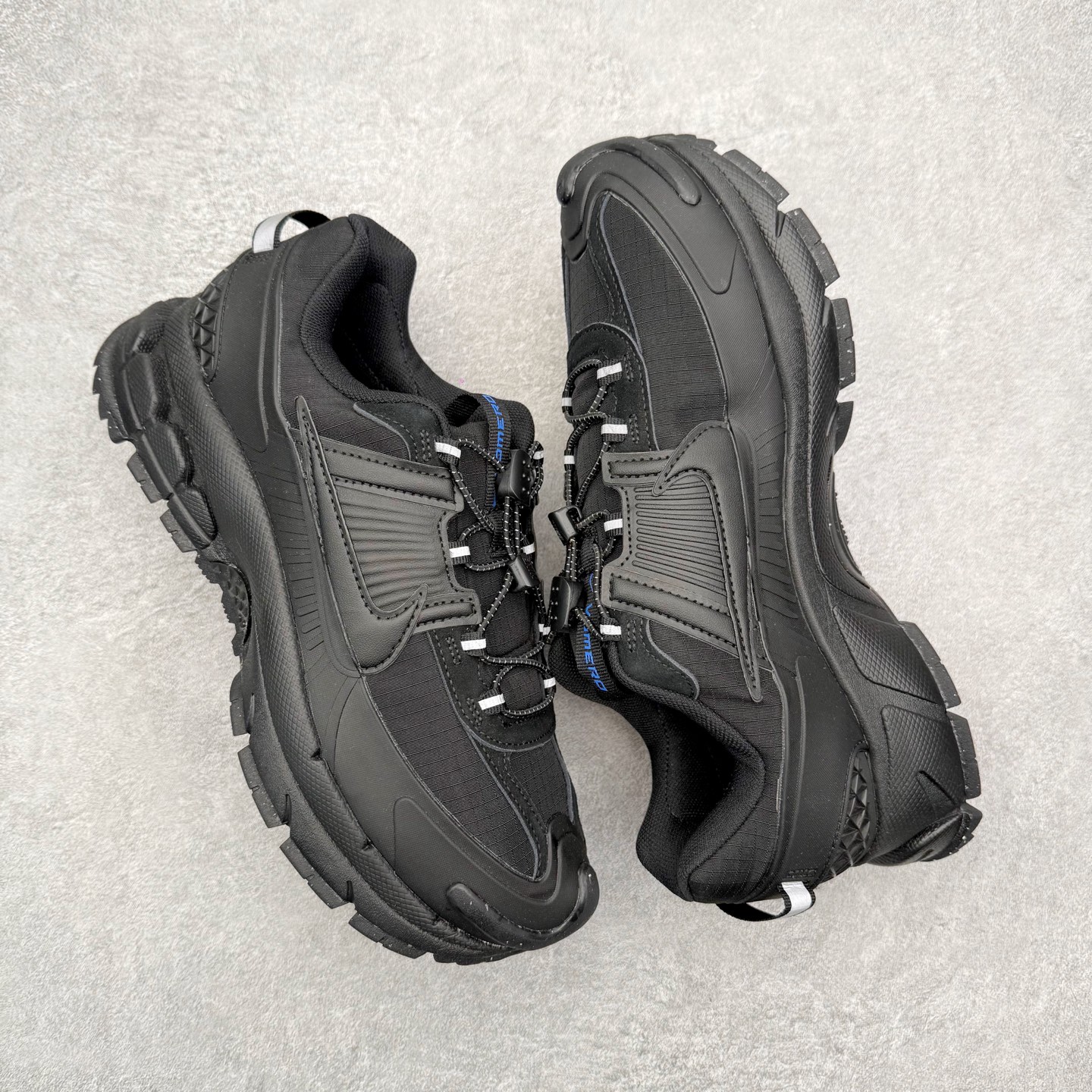 图片[3]-NK Zoom Vomero 5 Roam 佛莫罗5代徒步版系列经典复古增高厚底休闲运动慢跑鞋 HQ2181-004 Vomero Roam「漫游鞋」舒适性典范 工学拒水鞋面+ Air Zoom缓震配置无惧雨水 不受天气左右 助你灵活迈步 再加上厚实衬里和橡胶挡泥片 有效御寒不厚重 雨天照样利落出街 中性色调搭配简洁织物 打造百搭属性低调出街or高调亮相 都看你的男女同款不同色 轻松get多元风格 尺码：36 36.5 37.5 38 38.5 39 40 40.5 41 42 42.5 43 44 44.5 45-选品中心