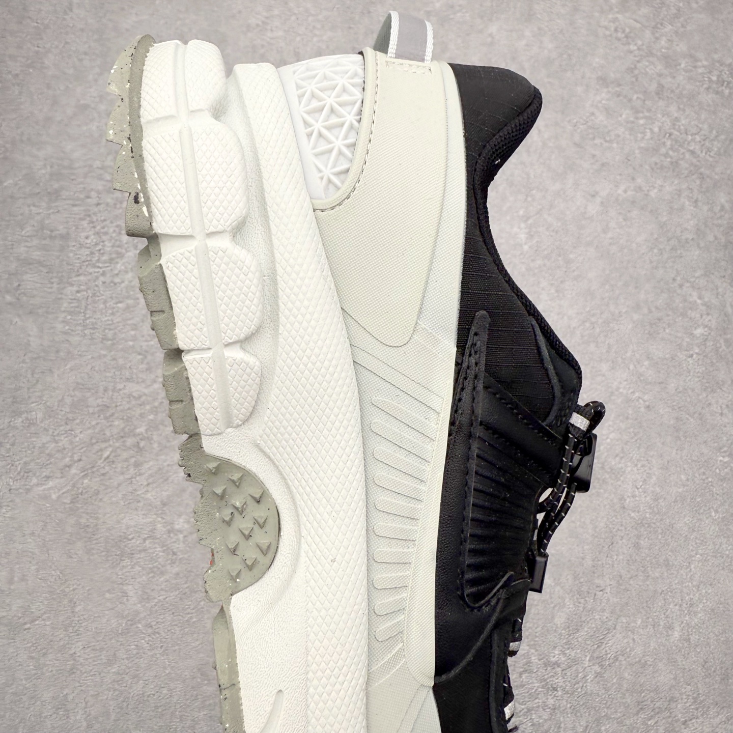 图片[6]-NK Zoom Vomero 5 Roam 佛莫罗5代徒步版系列经典复古增高厚底休闲运动慢跑鞋 HQ2181-004 Vomero Roam「漫游鞋」舒适性典范 工学拒水鞋面+ Air Zoom缓震配置无惧雨水 不受天气左右 助你灵活迈步 再加上厚实衬里和橡胶挡泥片 有效御寒不厚重 雨天照样利落出街 中性色调搭配简洁织物 打造百搭属性低调出街or高调亮相 都看你的男女同款不同色 轻松get多元风格 尺码：36 36.5 37.5 38 38.5 39 40 40.5 41 42 42.5 43 44 44.5 45-选品中心