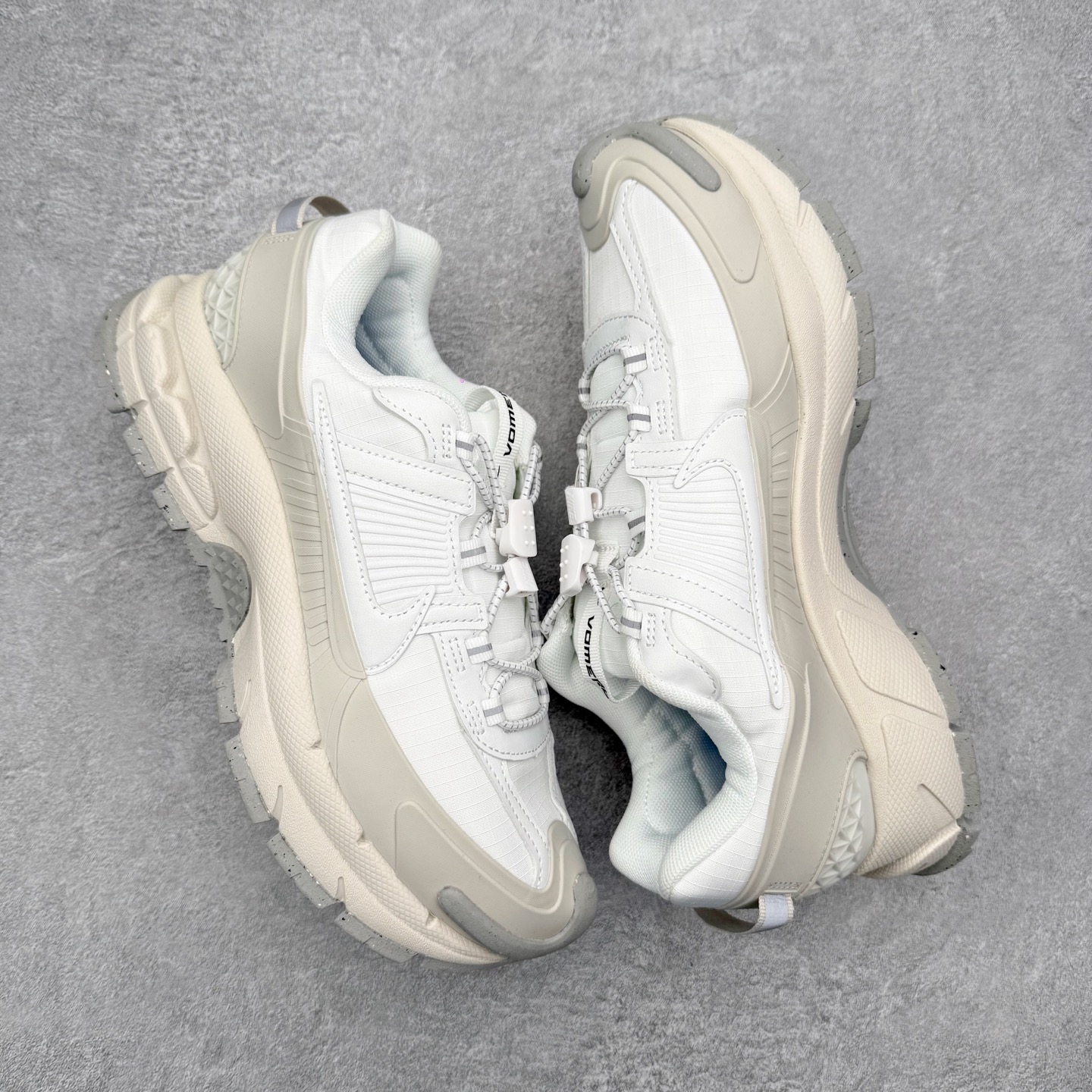 图片[3]-NK Zoom Vomero 5 Roam 佛莫罗5代徒步版系列经典复古增高厚底休闲运动慢跑鞋 HQ2181-004 Vomero Roam「漫游鞋」舒适性典范 工学拒水鞋面+ Air Zoom缓震配置无惧雨水 不受天气左右 助你灵活迈步 再加上厚实衬里和橡胶挡泥片 有效御寒不厚重 雨天照样利落出街 中性色调搭配简洁织物 打造百搭属性低调出街or高调亮相 都看你的男女同款不同色 轻松get多元风格 尺码：36 36.5 37.5 38 38.5 39 40 40.5 41 42 42.5 43 44 44.5 45-选品中心