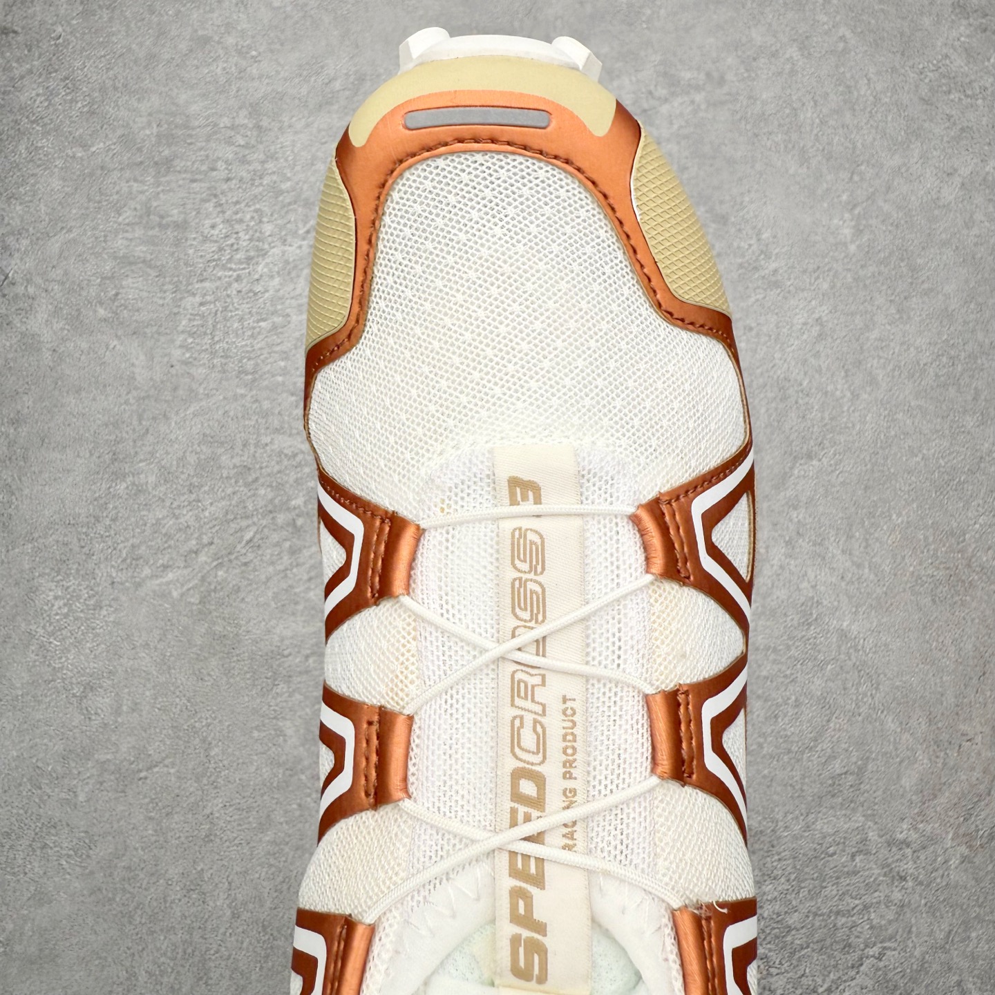 图片[4]-SALOMON 萨洛蒙 Speedcross 3 舒适轻盈减震包裹性支撑耐磨轻便低帮生活休闲鞋 男女同款 SALOMON诞生于1947年的法国阿尔卑斯山区，全球知名的户外运动品牌。一直致力于推动滑雪、越野跑等山地运动的发展及产品的进步。其产品设计致力于追求创新和发掘产品的性能极限，帮助喜欢自由的人在山地间不断挑战自我。实拍调校N版已经零色差零失真 百分百还原实物色彩所见即所得 不存在货不对板色差等低级问题 选购参考实物拍摄 不混卖不参货 只用心做好货严格选品 承诺混一赔十 尺码：36 36.5 37.5 38 38.5 39 40 40.5 41 42 42.5 43 44 44.5 45-选品中心