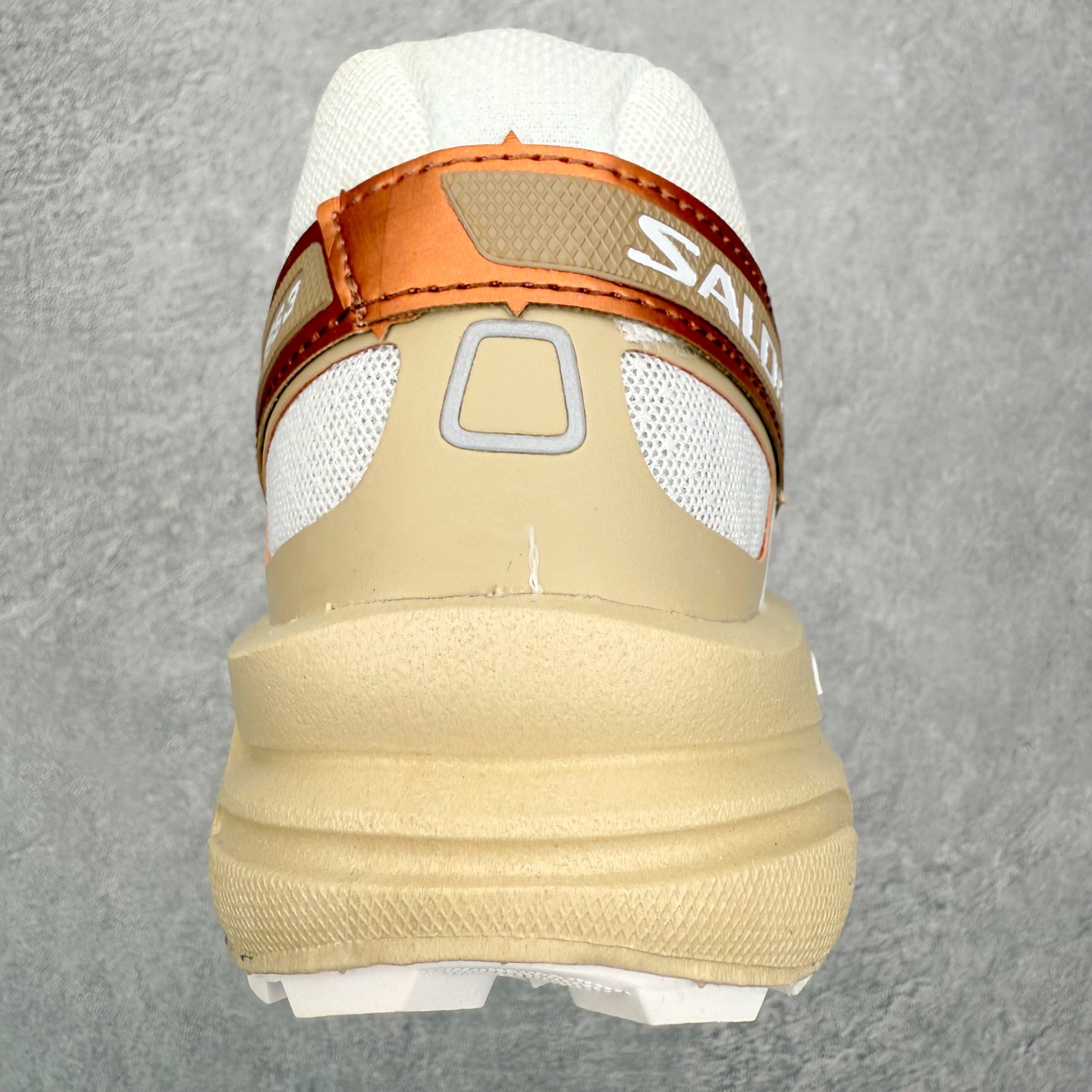 图片[7]-SALOMON 萨洛蒙 Speedcross 3 舒适轻盈减震包裹性支撑耐磨轻便低帮生活休闲鞋 男女同款 SALOMON诞生于1947年的法国阿尔卑斯山区，全球知名的户外运动品牌。一直致力于推动滑雪、越野跑等山地运动的发展及产品的进步。其产品设计致力于追求创新和发掘产品的性能极限，帮助喜欢自由的人在山地间不断挑战自我。实拍调校N版已经零色差零失真 百分百还原实物色彩所见即所得 不存在货不对板色差等低级问题 选购参考实物拍摄 不混卖不参货 只用心做好货严格选品 承诺混一赔十 尺码：36 36.5 37.5 38 38.5 39 40 40.5 41 42 42.5 43 44 44.5 45-选品中心