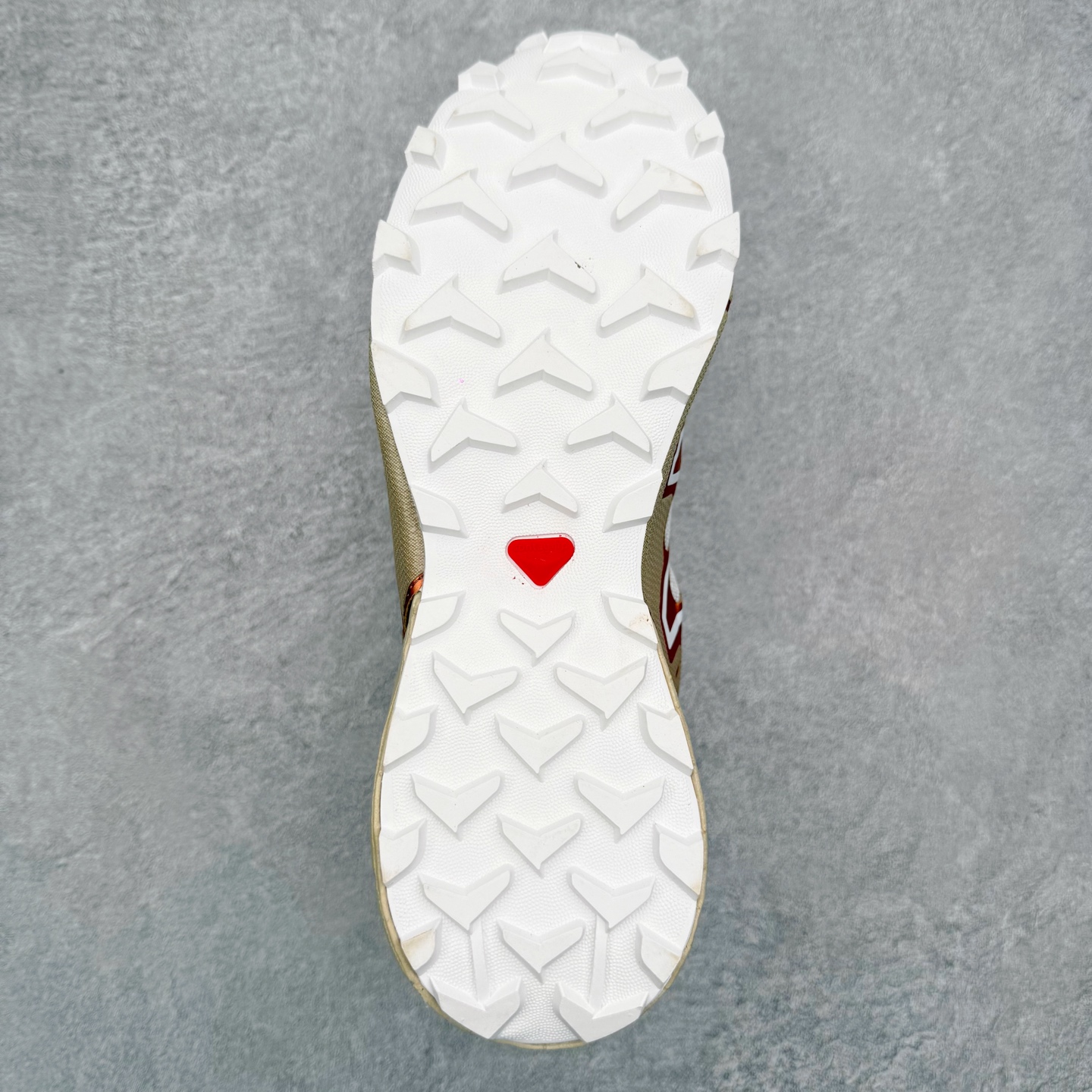 图片[6]-SALOMON 萨洛蒙 Speedcross 3 舒适轻盈减震包裹性支撑耐磨轻便低帮生活休闲鞋 男女同款 SALOMON诞生于1947年的法国阿尔卑斯山区，全球知名的户外运动品牌。一直致力于推动滑雪、越野跑等山地运动的发展及产品的进步。其产品设计致力于追求创新和发掘产品的性能极限，帮助喜欢自由的人在山地间不断挑战自我。实拍调校N版已经零色差零失真 百分百还原实物色彩所见即所得 不存在货不对板色差等低级问题 选购参考实物拍摄 不混卖不参货 只用心做好货严格选品 承诺混一赔十 尺码：36 36.5 37.5 38 38.5 39 40 40.5 41 42 42.5 43 44 44.5 45-选品中心