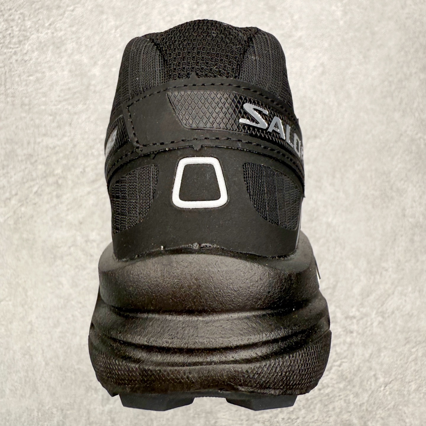 图片[8]-SALOMON 萨洛蒙 Speedcross 3 舒适轻盈减震包裹性支撑耐磨轻便低帮生活休闲鞋 男女同款 SALOMON诞生于1947年的法国阿尔卑斯山区，全球知名的户外运动品牌。一直致力于推动滑雪、越野跑等山地运动的发展及产品的进步。其产品设计致力于追求创新和发掘产品的性能极限，帮助喜欢自由的人在山地间不断挑战自我。实拍调校N版已经零色差零失真 百分百还原实物色彩所见即所得 不存在货不对板色差等低级问题 选购参考实物拍摄 不混卖不参货 只用心做好货严格选品 承诺混一赔十 尺码：36 36.5 37.5 38 38.5 39 40 40.5 41 42 42.5 43 44 44.5 45-选品中心