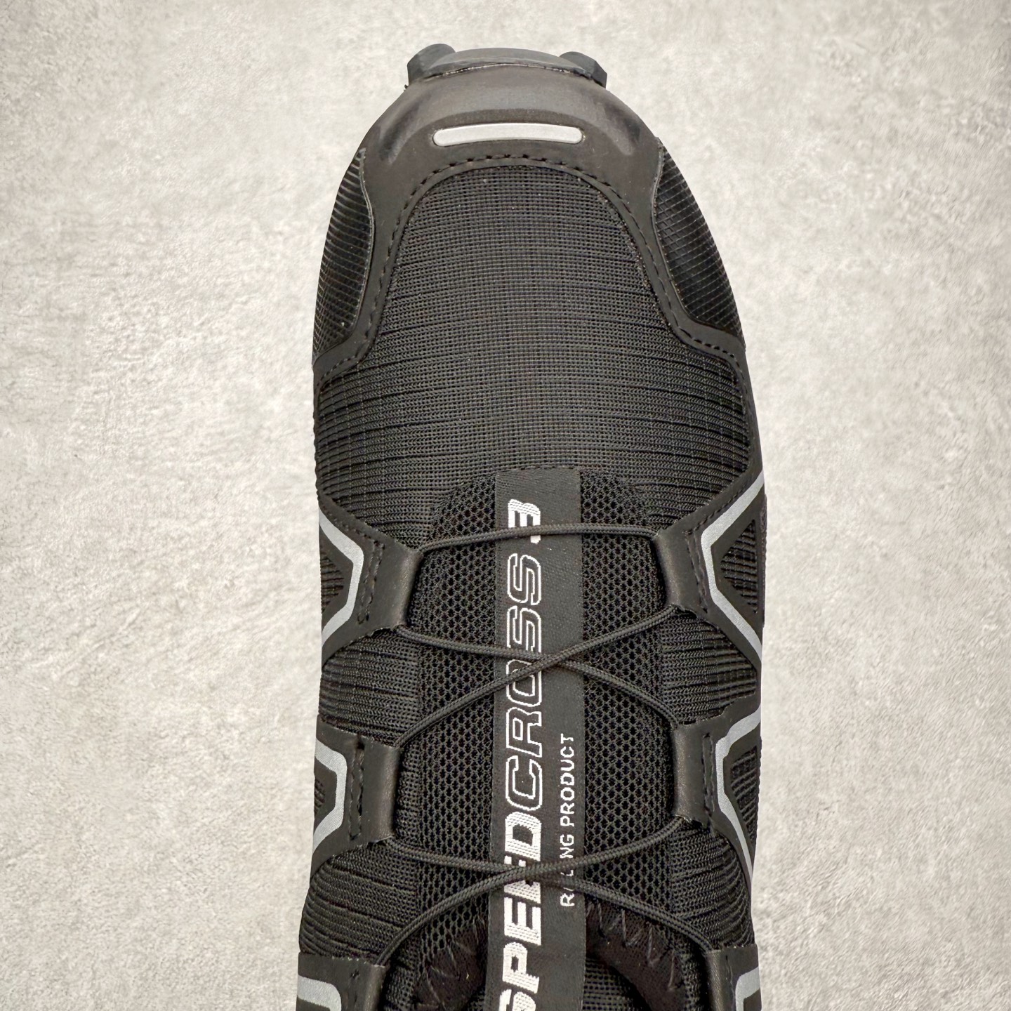 图片[4]-SALOMON 萨洛蒙 Speedcross 3 舒适轻盈减震包裹性支撑耐磨轻便低帮生活休闲鞋 男女同款 SALOMON诞生于1947年的法国阿尔卑斯山区，全球知名的户外运动品牌。一直致力于推动滑雪、越野跑等山地运动的发展及产品的进步。其产品设计致力于追求创新和发掘产品的性能极限，帮助喜欢自由的人在山地间不断挑战自我。实拍调校N版已经零色差零失真 百分百还原实物色彩所见即所得 不存在货不对板色差等低级问题 选购参考实物拍摄 不混卖不参货 只用心做好货严格选品 承诺混一赔十 尺码：36 36.5 37.5 38 38.5 39 40 40.5 41 42 42.5 43 44 44.5 45-选品中心