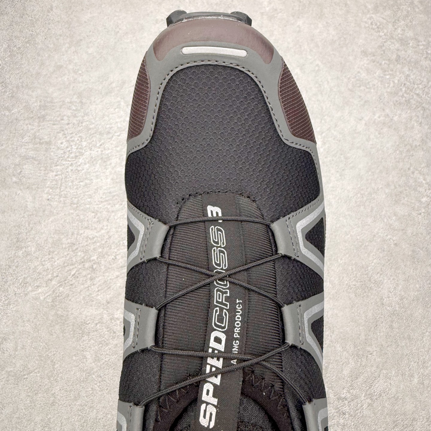 图片[4]-SALOMON 萨洛蒙 Speedcross 3 舒适轻盈减震包裹性支撑耐磨轻便低帮生活休闲鞋 男女同款 SALOMON诞生于1947年的法国阿尔卑斯山区，全球知名的户外运动品牌。一直致力于推动滑雪、越野跑等山地运动的发展及产品的进步。其产品设计致力于追求创新和发掘产品的性能极限，帮助喜欢自由的人在山地间不断挑战自我。实拍调校N版已经零色差零失真 百分百还原实物色彩所见即所得 不存在货不对板色差等低级问题 选购参考实物拍摄 不混卖不参货 只用心做好货严格选品 承诺混一赔十 尺码：36 36.5 37.5 38 38.5 39 40 40.5 41 42 42.5 43 44 44.5 45-选品中心