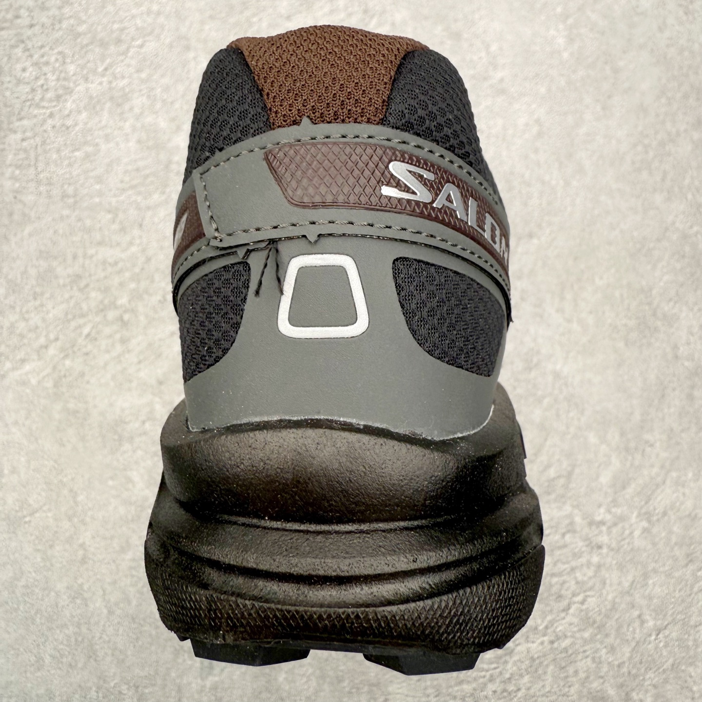 图片[8]-SALOMON 萨洛蒙 Speedcross 3 舒适轻盈减震包裹性支撑耐磨轻便低帮生活休闲鞋 男女同款 SALOMON诞生于1947年的法国阿尔卑斯山区，全球知名的户外运动品牌。一直致力于推动滑雪、越野跑等山地运动的发展及产品的进步。其产品设计致力于追求创新和发掘产品的性能极限，帮助喜欢自由的人在山地间不断挑战自我。实拍调校N版已经零色差零失真 百分百还原实物色彩所见即所得 不存在货不对板色差等低级问题 选购参考实物拍摄 不混卖不参货 只用心做好货严格选品 承诺混一赔十 尺码：36 36.5 37.5 38 38.5 39 40 40.5 41 42 42.5 43 44 44.5 45-选品中心