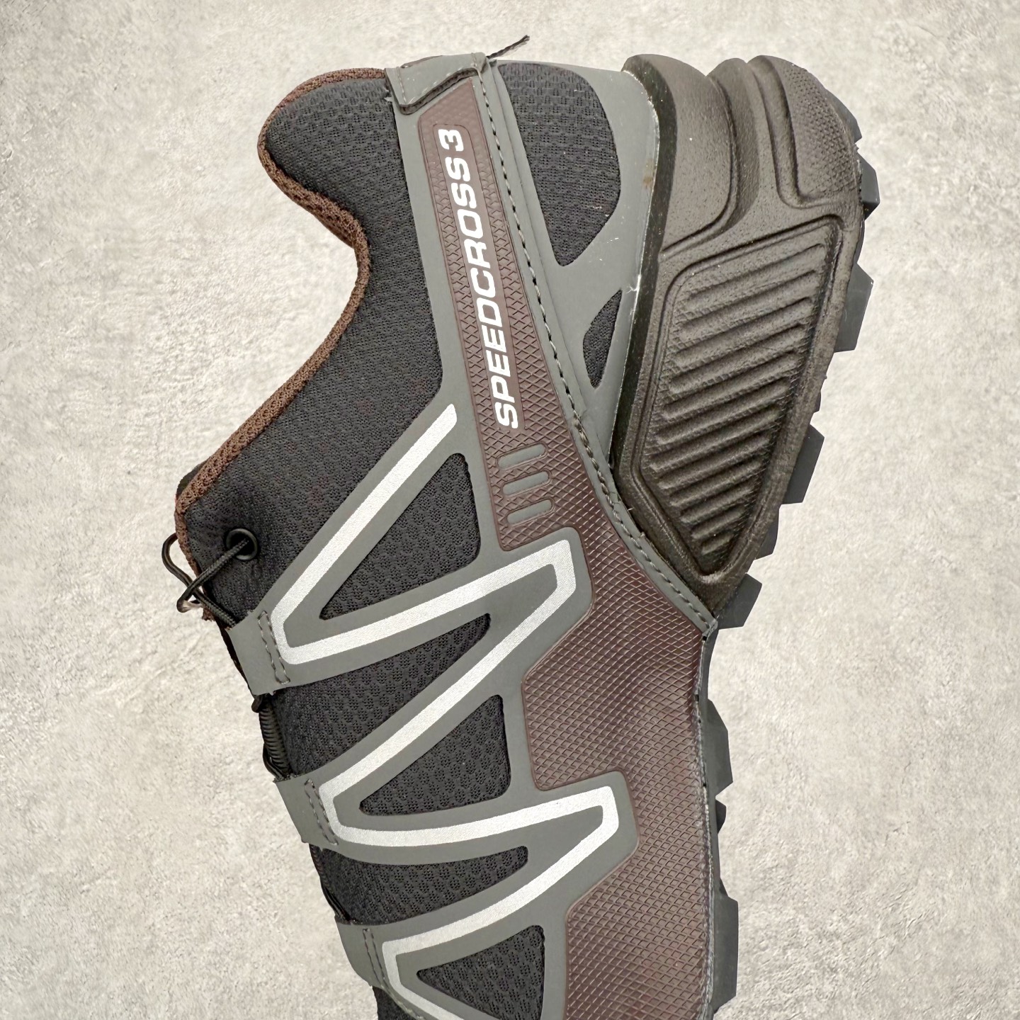 图片[7]-SALOMON 萨洛蒙 Speedcross 3 舒适轻盈减震包裹性支撑耐磨轻便低帮生活休闲鞋 男女同款 SALOMON诞生于1947年的法国阿尔卑斯山区，全球知名的户外运动品牌。一直致力于推动滑雪、越野跑等山地运动的发展及产品的进步。其产品设计致力于追求创新和发掘产品的性能极限，帮助喜欢自由的人在山地间不断挑战自我。实拍调校N版已经零色差零失真 百分百还原实物色彩所见即所得 不存在货不对板色差等低级问题 选购参考实物拍摄 不混卖不参货 只用心做好货严格选品 承诺混一赔十 尺码：36 36.5 37.5 38 38.5 39 40 40.5 41 42 42.5 43 44 44.5 45-选品中心