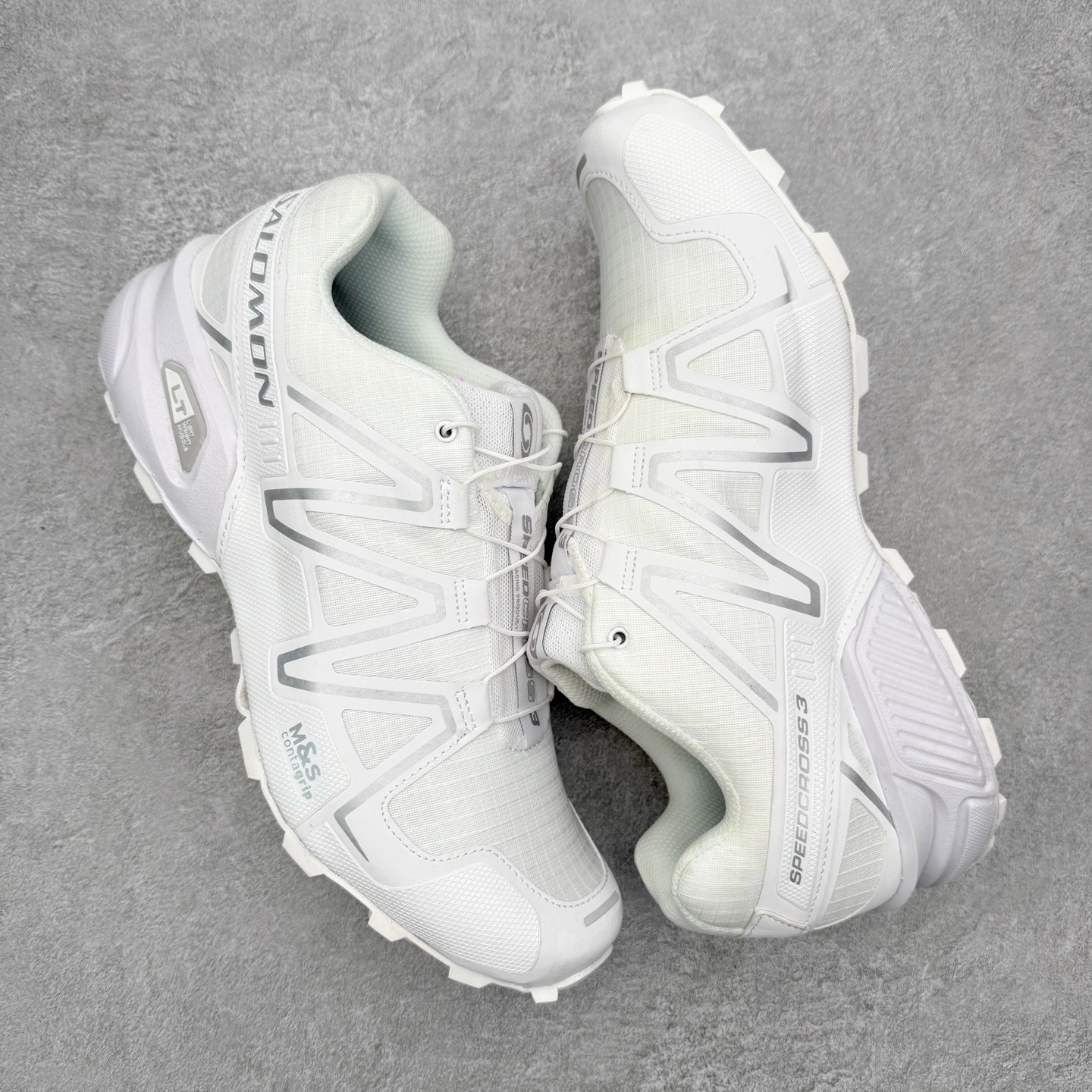 图片[3]-SALOMON 萨洛蒙 Speedcross 3 舒适轻盈减震包裹性支撑耐磨轻便低帮生活休闲鞋 男女同款 SALOMON诞生于1947年的法国阿尔卑斯山区，全球知名的户外运动品牌。一直致力于推动滑雪、越野跑等山地运动的发展及产品的进步。其产品设计致力于追求创新和发掘产品的性能极限，帮助喜欢自由的人在山地间不断挑战自我。实拍调校N版已经零色差零失真 百分百还原实物色彩所见即所得 不存在货不对板色差等低级问题 选购参考实物拍摄 不混卖不参货 只用心做好货严格选品 承诺混一赔十 尺码：36 36.5 37.5 38 38.5 39 40 40.5 41 42 42.5 43 44 44.5 45-选品中心