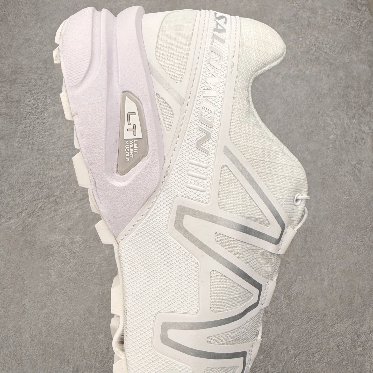 图片[6]-SALOMON 萨洛蒙 Speedcross 3 舒适轻盈减震包裹性支撑耐磨轻便低帮生活休闲鞋 男女同款 SALOMON诞生于1947年的法国阿尔卑斯山区，全球知名的户外运动品牌。一直致力于推动滑雪、越野跑等山地运动的发展及产品的进步。其产品设计致力于追求创新和发掘产品的性能极限，帮助喜欢自由的人在山地间不断挑战自我。实拍调校N版已经零色差零失真 百分百还原实物色彩所见即所得 不存在货不对板色差等低级问题 选购参考实物拍摄 不混卖不参货 只用心做好货严格选品 承诺混一赔十 尺码：36 36.5 37.5 38 38.5 39 40 40.5 41 42 42.5 43 44 44.5 45-选品中心