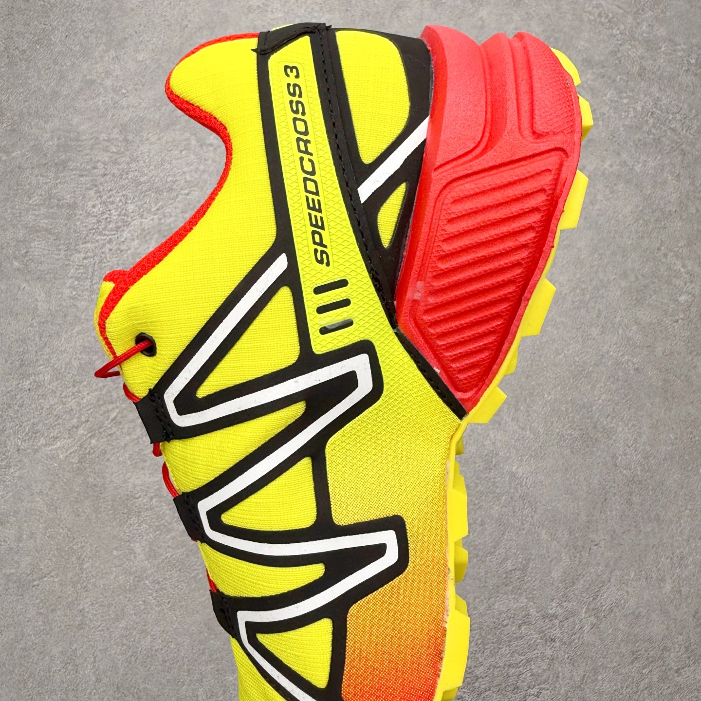 图片[7]-SALOMON 萨洛蒙 Speedcross 3 舒适轻盈减震包裹性支撑耐磨轻便低帮生活休闲鞋 男女同款 SALOMON诞生于1947年的法国阿尔卑斯山区，全球知名的户外运动品牌。一直致力于推动滑雪、越野跑等山地运动的发展及产品的进步。其产品设计致力于追求创新和发掘产品的性能极限，帮助喜欢自由的人在山地间不断挑战自我。实拍调校N版已经零色差零失真 百分百还原实物色彩所见即所得 不存在货不对板色差等低级问题 选购参考实物拍摄 不混卖不参货 只用心做好货严格选品 承诺混一赔十 尺码：36 36.5 37.5 38 38.5 39 40 40.5 41 42 42.5 43 44 44.5 45-选品中心