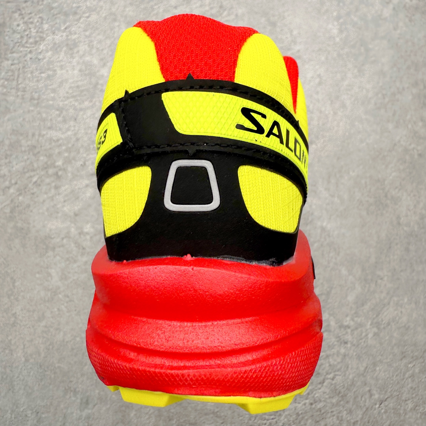 图片[8]-SALOMON 萨洛蒙 Speedcross 3 舒适轻盈减震包裹性支撑耐磨轻便低帮生活休闲鞋 男女同款 SALOMON诞生于1947年的法国阿尔卑斯山区，全球知名的户外运动品牌。一直致力于推动滑雪、越野跑等山地运动的发展及产品的进步。其产品设计致力于追求创新和发掘产品的性能极限，帮助喜欢自由的人在山地间不断挑战自我。实拍调校N版已经零色差零失真 百分百还原实物色彩所见即所得 不存在货不对板色差等低级问题 选购参考实物拍摄 不混卖不参货 只用心做好货严格选品 承诺混一赔十 尺码：36 36.5 37.5 38 38.5 39 40 40.5 41 42 42.5 43 44 44.5 45-选品中心