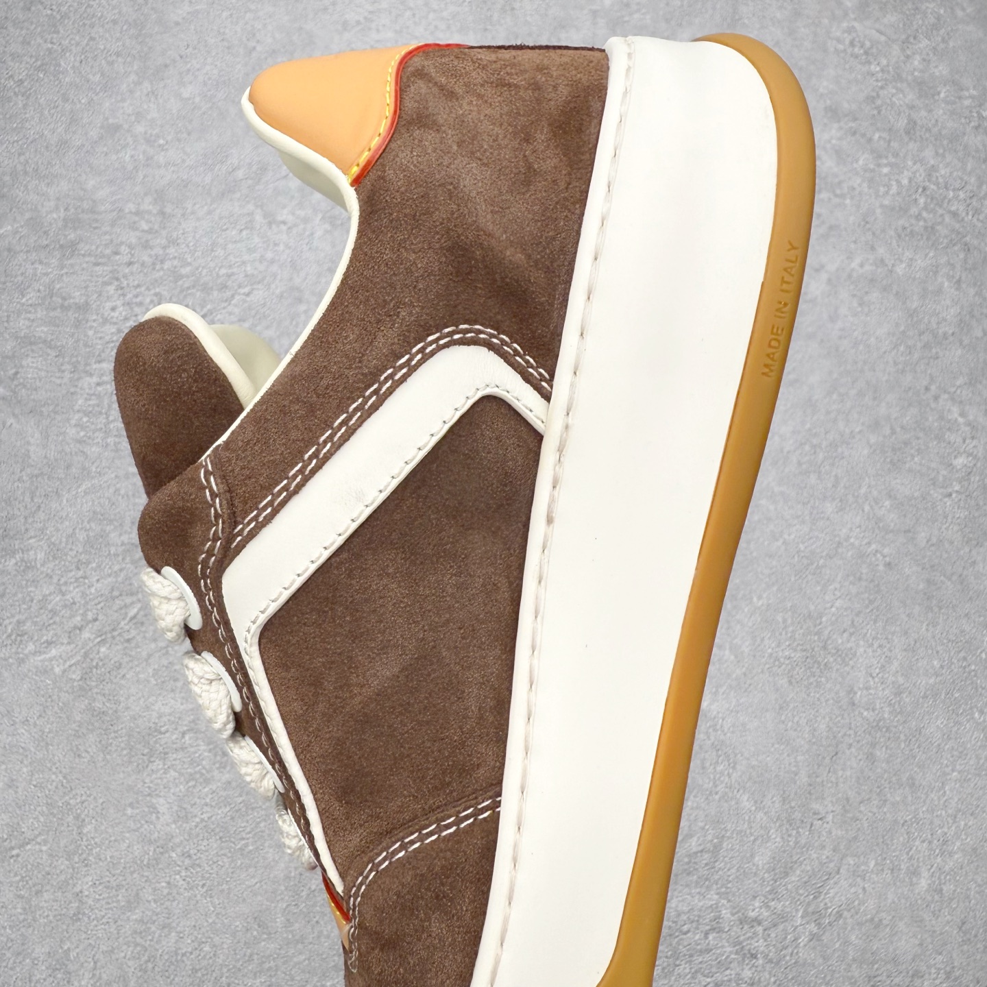 图片[7]-＃GD广顶 路易威登LOUIS VUITTON lv Tilted Low Sneakers 倾斜系列低帮复古休闲运动文化百搭板鞋 Louis Vuitton，法国路威酩轩集团-LVMH旗下品牌，著名奢侈品箱包和皮具品牌，百余年的传奇经典，全球时尚旅行艺术的精致象征。印有“LV”标志这一独特图案的交织字母帆布包，伴随着丰富的传奇色彩和雅典的设计而成为时尚之经典。延续至今，不论后来延伸出来的皮件、丝巾或手表、笔、服装，都是以崇尚精致、品质、舒适的“旅行哲学”，作为设计理念。尺码：39 40 41 42 43 44 45-选品中心