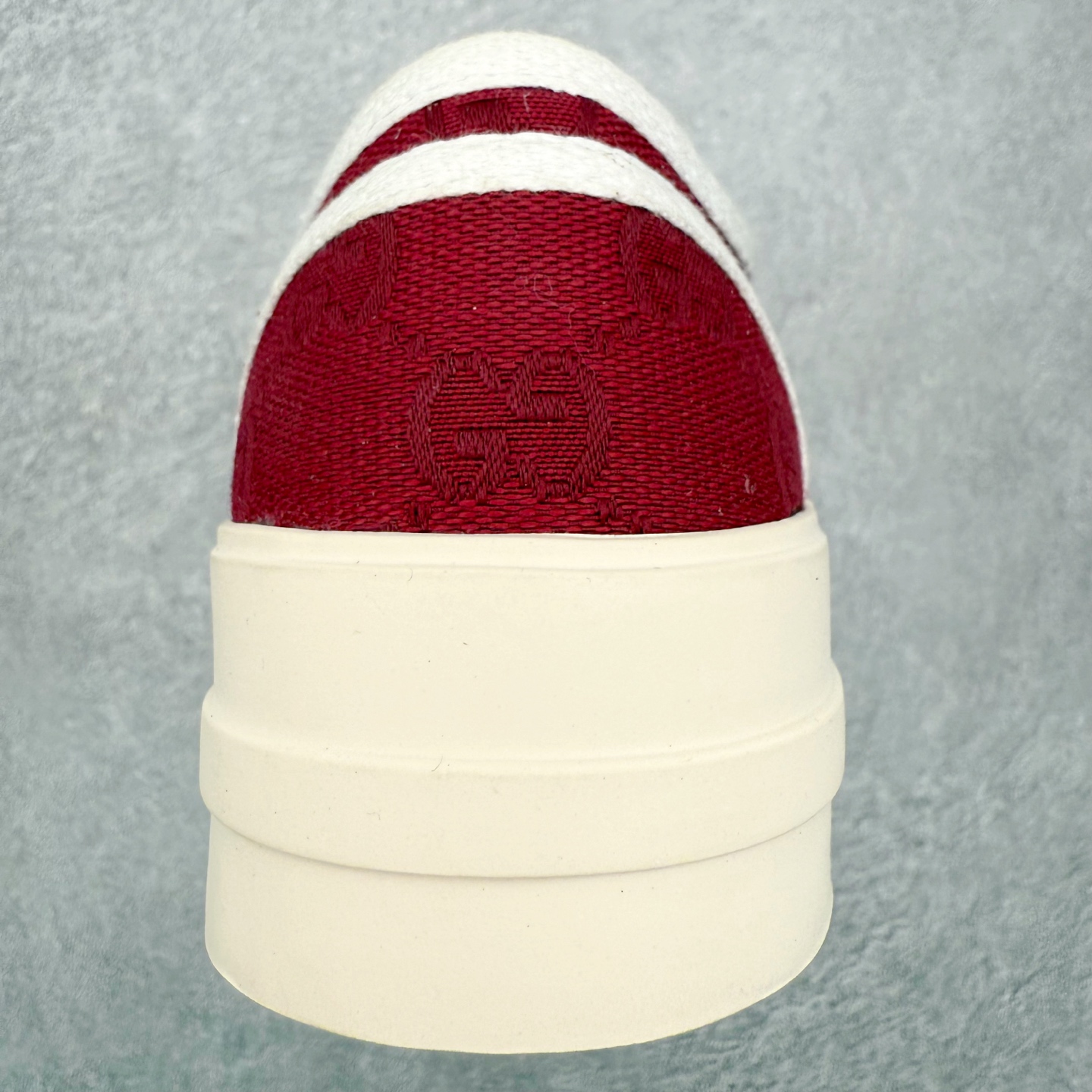 图片[8]-【步履生风 自在如云】Gucci厚底布鞋 引领新风尚 🌟 5cm隐形增高术 悄悄拉长腿部线条，矮个子救星/小个子神器 软弹缓震厚底设计，踩出「踩屎感」舒适 却比老爹鞋轻60%，仿佛赤足踏云而行 🔥 三重新潮基因 🔥 ✅ 非遗千层纳底工艺 128道针脚手工缝制，比普通布鞋耐磨3倍 ✅ 3D立体足弓承托 记忆海绵鞋垫+透气网纱内里，暴走2万步不累脚 ✅ 解构主义新美学 撞色滚边/水墨书法/青花瓷纹样，汉服、牛仔裤皆可配 「让双脚在钢筋森林里，重获老布鞋的温柔」 点击下方小车，解锁你的云端漫步体验 ☁️ 配码：35-40-选品中心