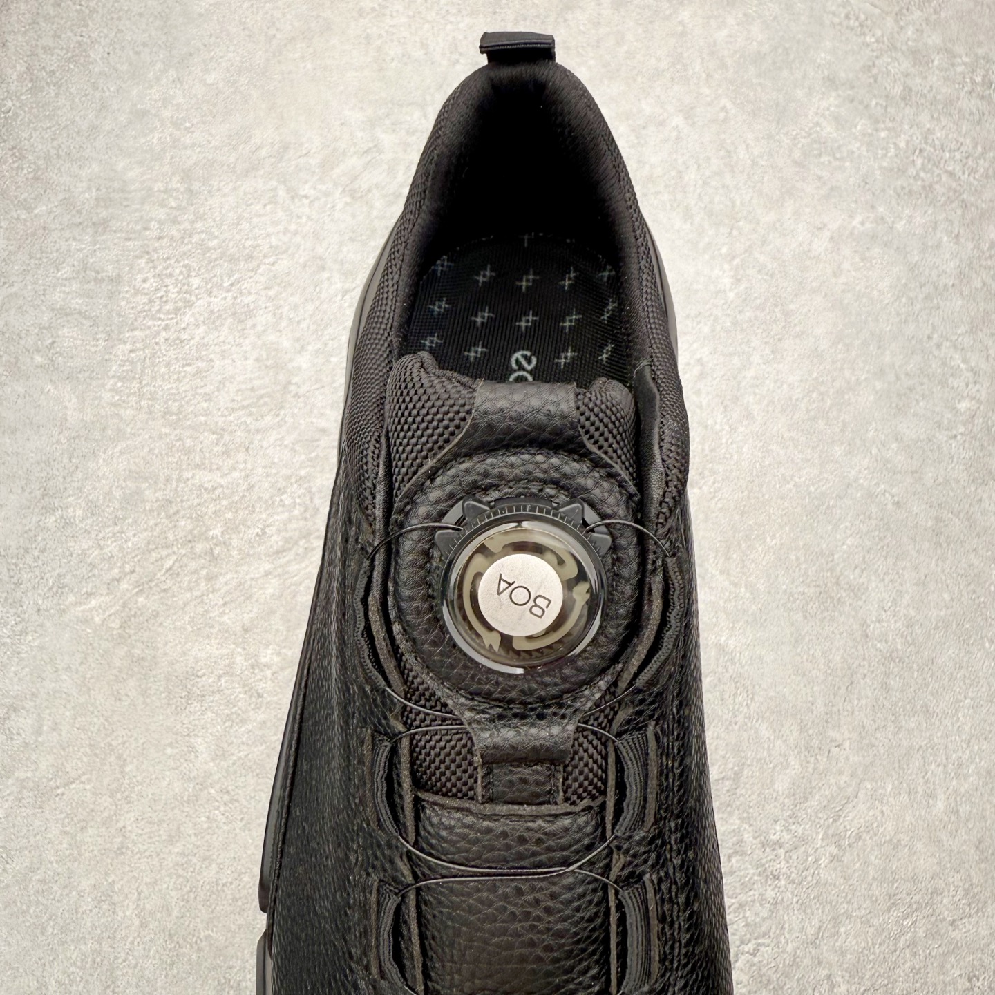 图片[5]-ECCO爱步男款跑步鞋 防滑缓震透气运动鞋健步BIOM2.1越野系列 品质牛皮革鞋面，轻盈柔韧 具有良好的透气性 PHORENE中底 提供出色的能量回弹，即使在低温环境下依然保持弹力和柔软度 BIOM自然律动科技，符合人体工学鞋楦 贴近足部天然形态 橡胶大底，抓地力强，具有良好的耐磨性 创新鞋钉，提供抓地力多方位牵引力与稳定性能 尺码：39 40 41 42 43 44 （正常码）-选品中心