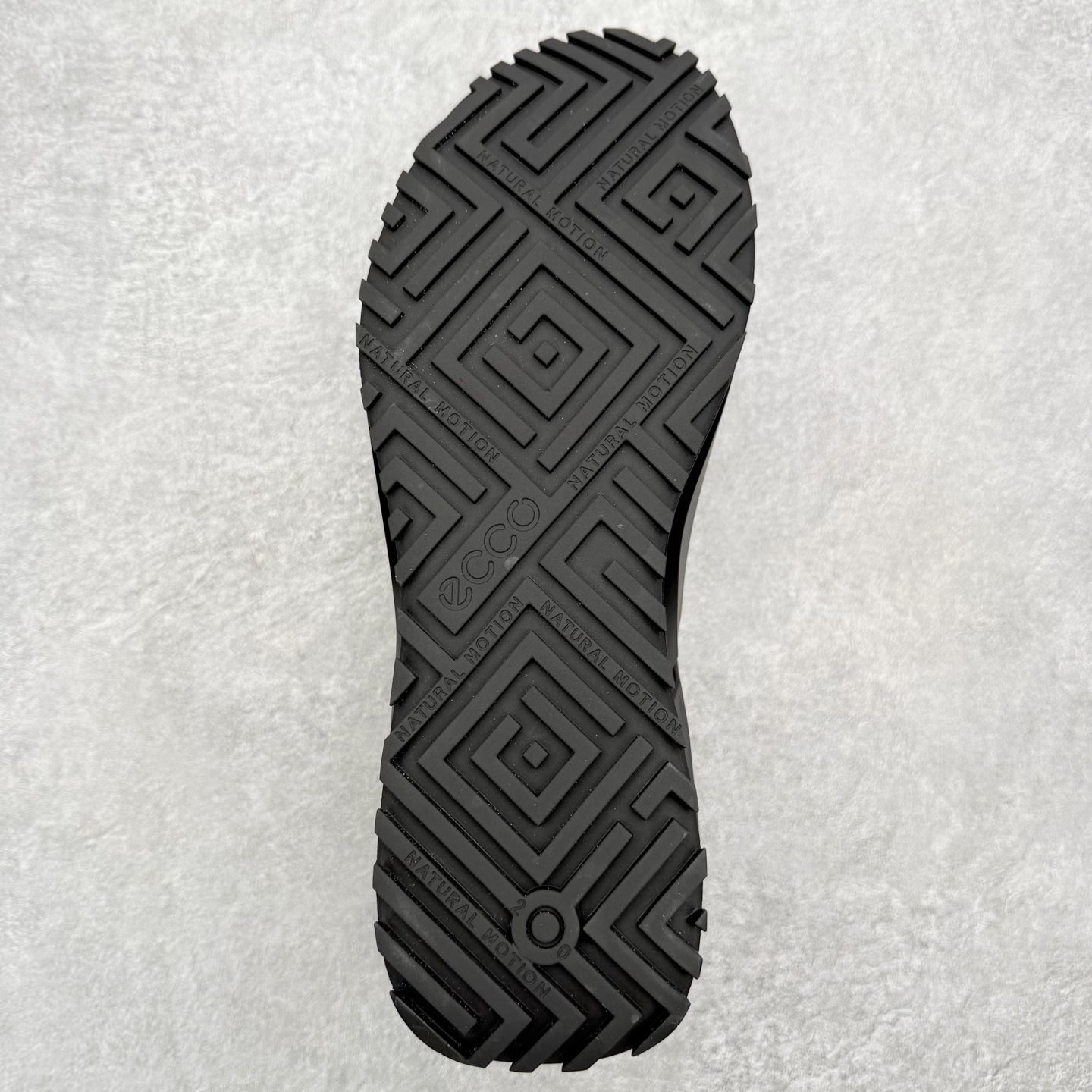 图片[9]-ECCO爱步男款跑步鞋 防滑缓震透气运动鞋健步BIOM2.1越野系列 品质牛皮革鞋面，轻盈柔韧 具有良好的透气性 PHORENE中底 提供出色的能量回弹，即使在低温环境下依然保持弹力和柔软度 BIOM自然律动科技，符合人体工学鞋楦 贴近足部天然形态 橡胶大底，抓地力强，具有良好的耐磨性 创新鞋钉，提供抓地力多方位牵引力与稳定性能 尺码：39 40 41 42 43 44 （正常码）-选品中心