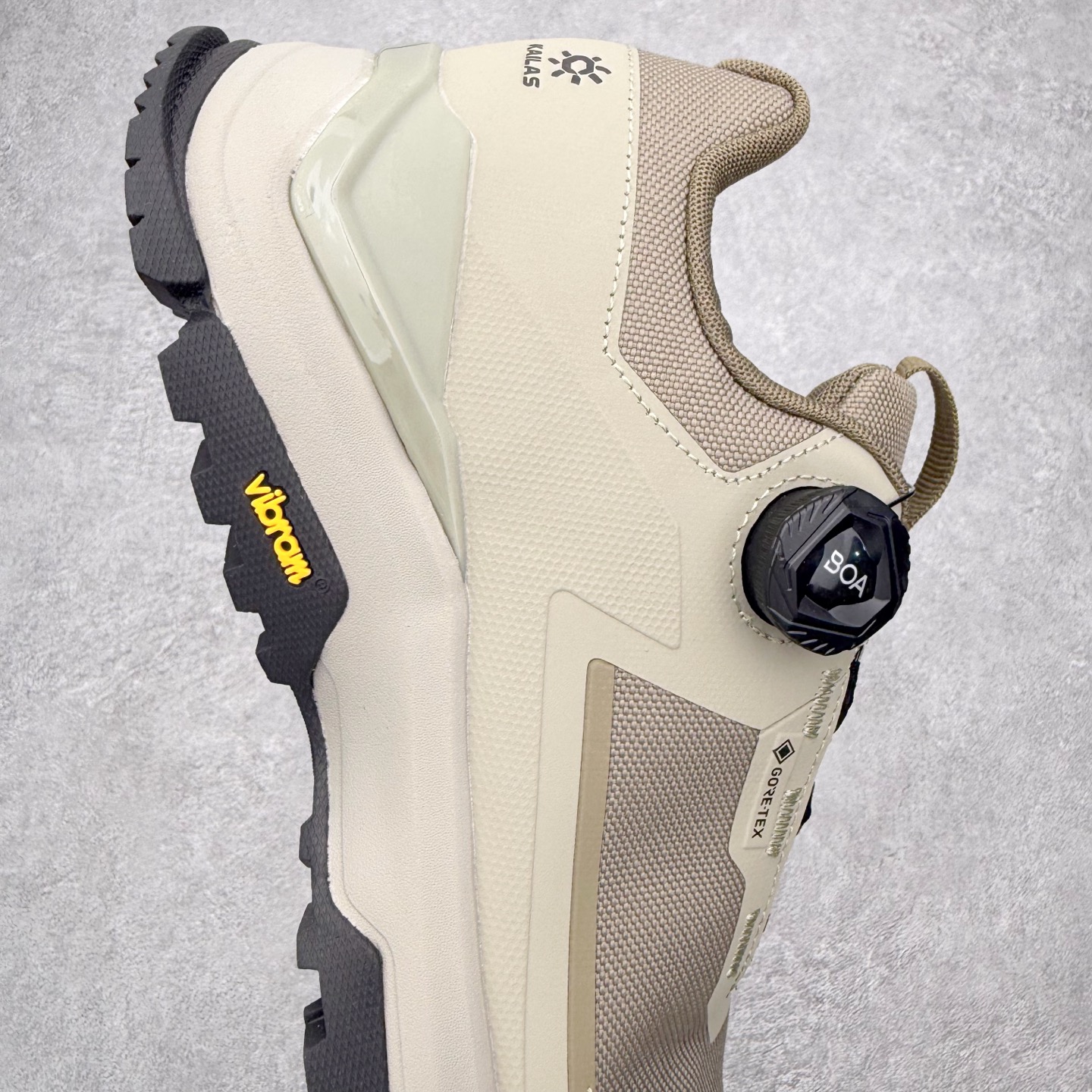 图片[6]-＃K版 KAILAS 凯乐石 界山户外运动舒适时尚防滑透气低帮登山徒步鞋 KAILAS凯乐石品牌是全球三大全系攀登品牌之一，于2003年创立于中国广州，致力于为有攀登梦想的户外运动员及爱好者，研发制造功能性专业装备，满足他们在极限环境下安全舒适的需求，凯乐石专注于科技面料的开发及专业功能设计，产品线覆盖登山、攀岩、徒步、越野跑山、露营、旅行等多项户外运动，通过运动员的测试反馈，不断进化迭代，产品荣获国内外大奖71座，发明专利21个，更突破性的自主研发攀登器械，打造出中国的攀登硬实力。实拍调校N版已经零色差零失真 百分百还原实物色彩所见即所得 不存在货不对板色差等低级问题 选购参考实物拍摄 不混卖不参货 只用心做好货严格选品 承诺混一赔十 尺码：36 36.5 37.5 38 38.5 39 40 40.5 41 42 42.5 43 44 44.5 45-选品中心