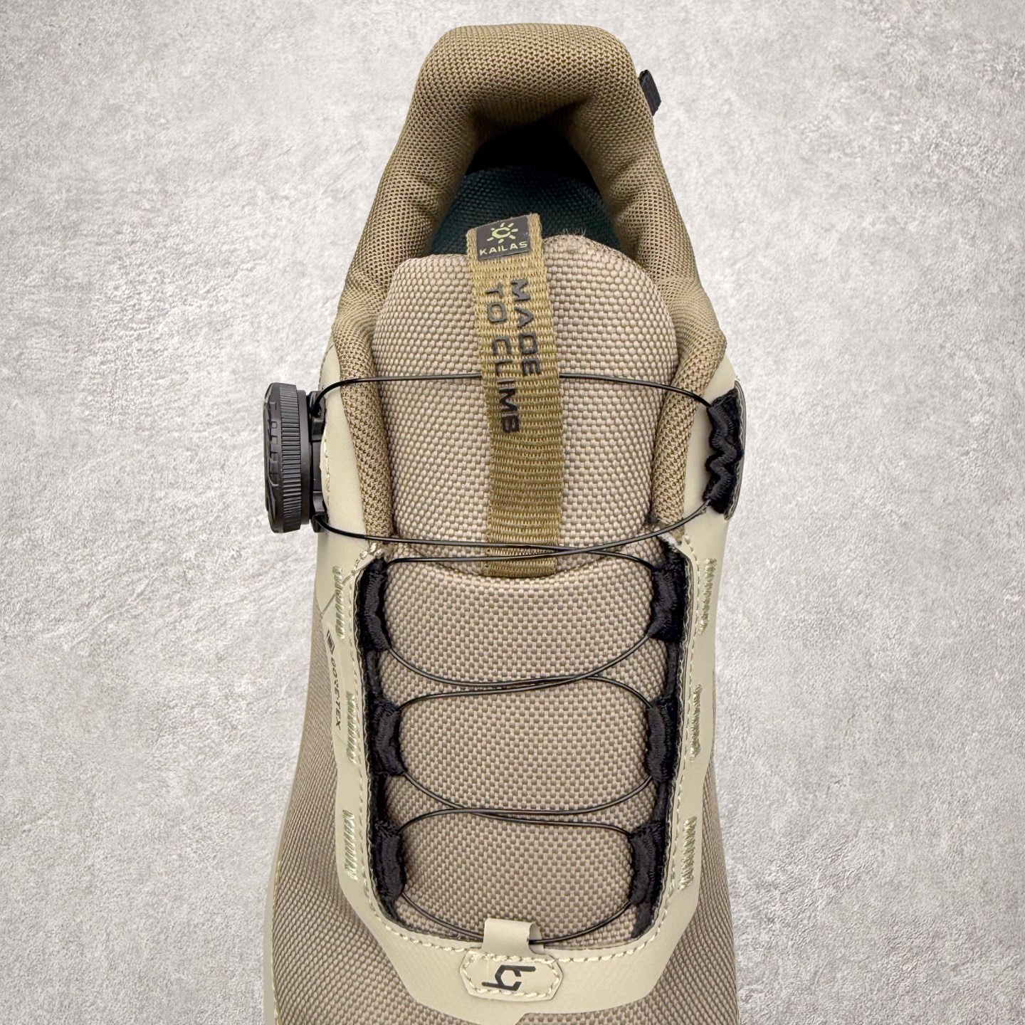 图片[5]-＃K版 KAILAS 凯乐石 界山户外运动舒适时尚防滑透气低帮登山徒步鞋 KAILAS凯乐石品牌是全球三大全系攀登品牌之一，于2003年创立于中国广州，致力于为有攀登梦想的户外运动员及爱好者，研发制造功能性专业装备，满足他们在极限环境下安全舒适的需求，凯乐石专注于科技面料的开发及专业功能设计，产品线覆盖登山、攀岩、徒步、越野跑山、露营、旅行等多项户外运动，通过运动员的测试反馈，不断进化迭代，产品荣获国内外大奖71座，发明专利21个，更突破性的自主研发攀登器械，打造出中国的攀登硬实力。实拍调校N版已经零色差零失真 百分百还原实物色彩所见即所得 不存在货不对板色差等低级问题 选购参考实物拍摄 不混卖不参货 只用心做好货严格选品 承诺混一赔十 尺码：36 36.5 37.5 38 38.5 39 40 40.5 41 42 42.5 43 44 44.5 45-选品中心