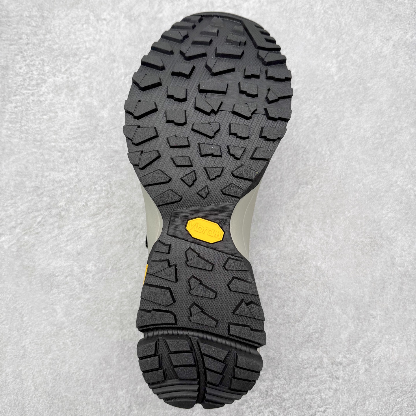 图片[9]-＃K版 KAILAS 凯乐石 界山户外运动舒适时尚防滑透气低帮登山徒步鞋 KAILAS凯乐石品牌是全球三大全系攀登品牌之一，于2003年创立于中国广州，致力于为有攀登梦想的户外运动员及爱好者，研发制造功能性专业装备，满足他们在极限环境下安全舒适的需求，凯乐石专注于科技面料的开发及专业功能设计，产品线覆盖登山、攀岩、徒步、越野跑山、露营、旅行等多项户外运动，通过运动员的测试反馈，不断进化迭代，产品荣获国内外大奖71座，发明专利21个，更突破性的自主研发攀登器械，打造出中国的攀登硬实力。实拍调校N版已经零色差零失真 百分百还原实物色彩所见即所得 不存在货不对板色差等低级问题 选购参考实物拍摄 不混卖不参货 只用心做好货严格选品 承诺混一赔十 尺码：36 36.5 37.5 38 38.5 39 40 40.5 41 42 42.5 43 44 44.5 45-选品中心