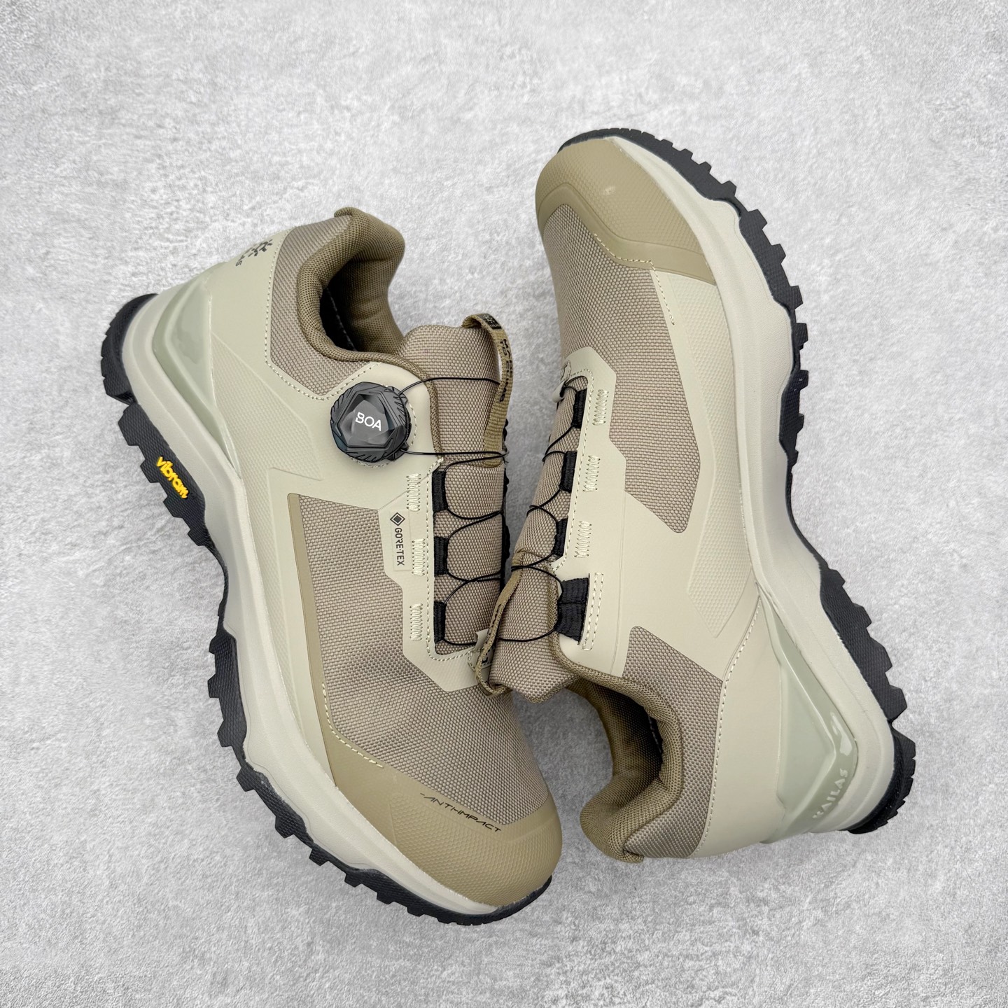 图片[3]-＃K版 KAILAS 凯乐石 界山户外运动舒适时尚防滑透气低帮登山徒步鞋 KAILAS凯乐石品牌是全球三大全系攀登品牌之一，于2003年创立于中国广州，致力于为有攀登梦想的户外运动员及爱好者，研发制造功能性专业装备，满足他们在极限环境下安全舒适的需求，凯乐石专注于科技面料的开发及专业功能设计，产品线覆盖登山、攀岩、徒步、越野跑山、露营、旅行等多项户外运动，通过运动员的测试反馈，不断进化迭代，产品荣获国内外大奖71座，发明专利21个，更突破性的自主研发攀登器械，打造出中国的攀登硬实力。实拍调校N版已经零色差零失真 百分百还原实物色彩所见即所得 不存在货不对板色差等低级问题 选购参考实物拍摄 不混卖不参货 只用心做好货严格选品 承诺混一赔十 尺码：36 36.5 37.5 38 38.5 39 40 40.5 41 42 42.5 43 44 44.5 45-选品中心