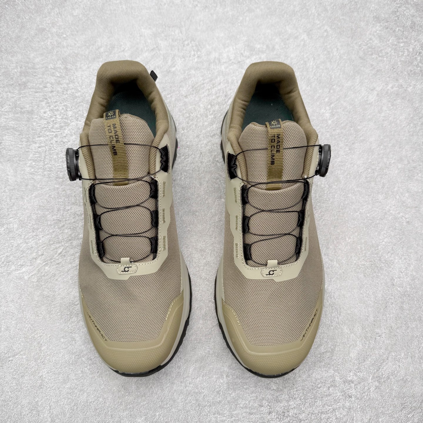 图片[2]-＃K版 KAILAS 凯乐石 界山户外运动舒适时尚防滑透气低帮登山徒步鞋 KAILAS凯乐石品牌是全球三大全系攀登品牌之一，于2003年创立于中国广州，致力于为有攀登梦想的户外运动员及爱好者，研发制造功能性专业装备，满足他们在极限环境下安全舒适的需求，凯乐石专注于科技面料的开发及专业功能设计，产品线覆盖登山、攀岩、徒步、越野跑山、露营、旅行等多项户外运动，通过运动员的测试反馈，不断进化迭代，产品荣获国内外大奖71座，发明专利21个，更突破性的自主研发攀登器械，打造出中国的攀登硬实力。实拍调校N版已经零色差零失真 百分百还原实物色彩所见即所得 不存在货不对板色差等低级问题 选购参考实物拍摄 不混卖不参货 只用心做好货严格选品 承诺混一赔十 尺码：36 36.5 37.5 38 38.5 39 40 40.5 41 42 42.5 43 44 44.5 45-选品中心