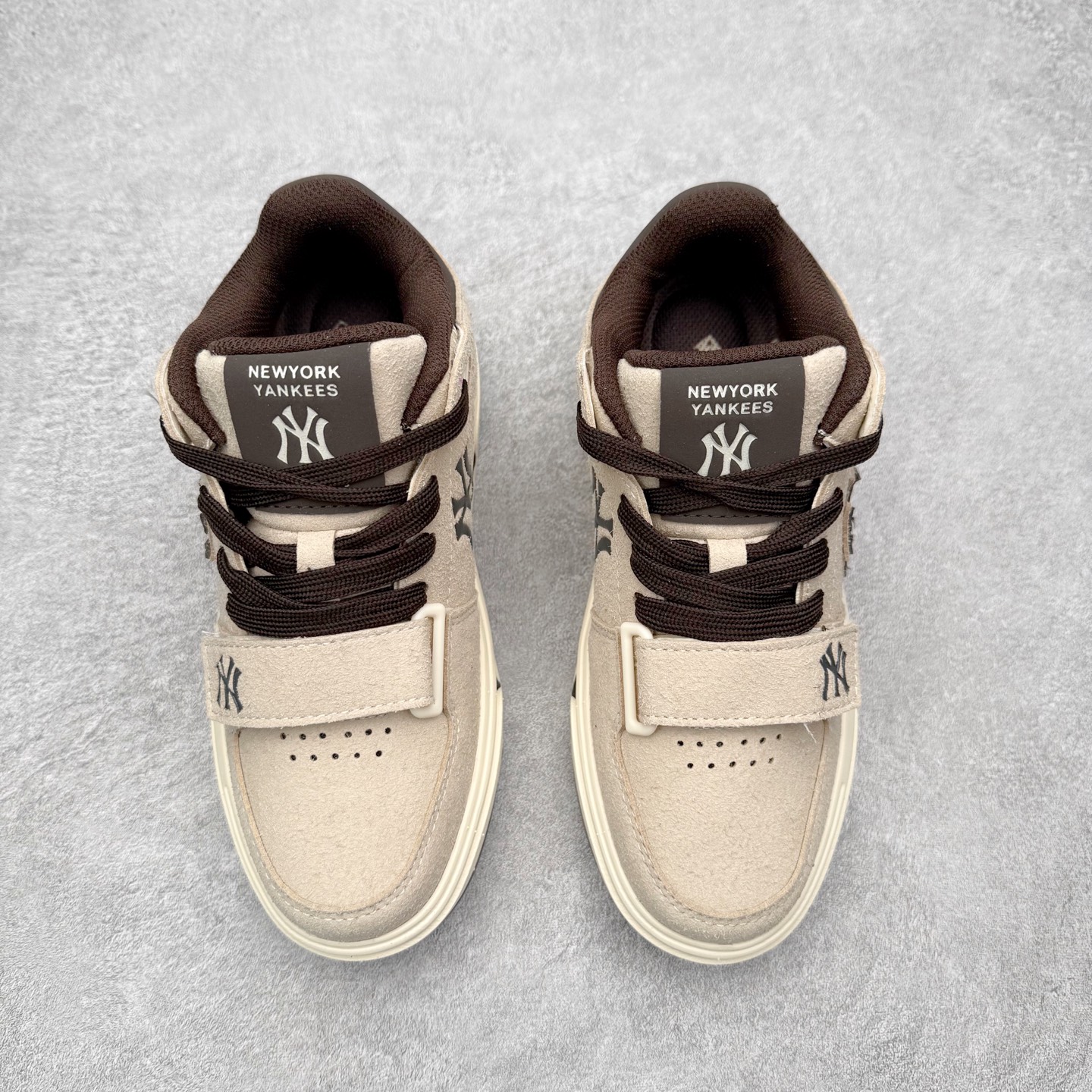 图片[2]-MLB Chunky Liner Basic Mid 学长鞋系列中帮老爹风轻量增高厚底百搭休闲运动板鞋 高级街头休閒品牌MLB公开了新推出的Chunky Liner系列，以#学长鞋#之名，定义每个人的少年感！MLB在Big Ball Chunkey,High Chunkey等推出的每款运动鞋都大受欢迎，成爲运动鞋的爆款店，在2022年推出了新风格的运动鞋“Chunky Liner”系列。Chunky Liner是从棒球鞋中获得灵感设计，添加了气质街头时尚的运动鞋。在产品上市的同时推出一些海报中，它展现追求自己个性的顾客们的Flex形象和多样的搭配。特别是夹克和连衣裙等正式单品加上球帽，运动鞋等运动单品的混搭，展现更加时尚的搭配，给人舒适又酷的感觉。Chunky Liner是灵感来自于直线延伸的强打者的击球,鞋帮图案加上反向反射材质的Pipping线条，突显了细节。Outsol以棒球和MLB标志爲主题进行了设计,被评价爲体现了MLB独有的个性。 高弹性、吸汗、复原力卓越的开孔材质的鞋垫。尺码：35 36 36.5 37.5 38 38.5 39 40 40.5 41 42 42.5 43 44 45-选品中心