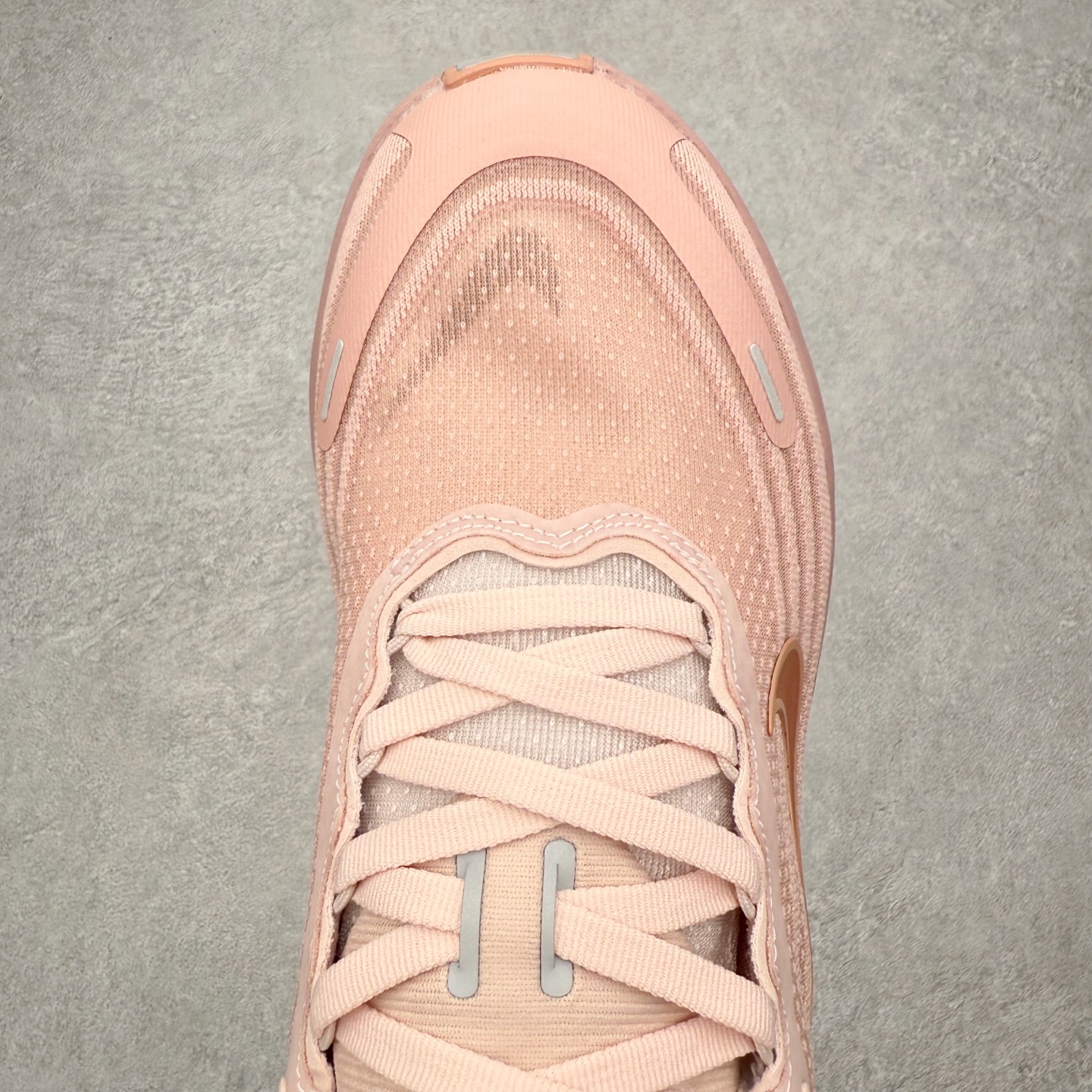 图片[4]-NK Vomero Plus 时尚舒适 网布防滑耐磨 低帮跑步鞋 实拍调校N版已经零色差零失真 百分百还原实物色彩所见即所得 不存在货不对板色差等低级问题 选购参考实物拍摄 不混卖不参货 只用心做好货严格选品 承诺混一赔十 尺码：36 36.5 37.5 38 38.5 39 40 40.5 41 42 42.5 43 44 44.5 45-选品中心