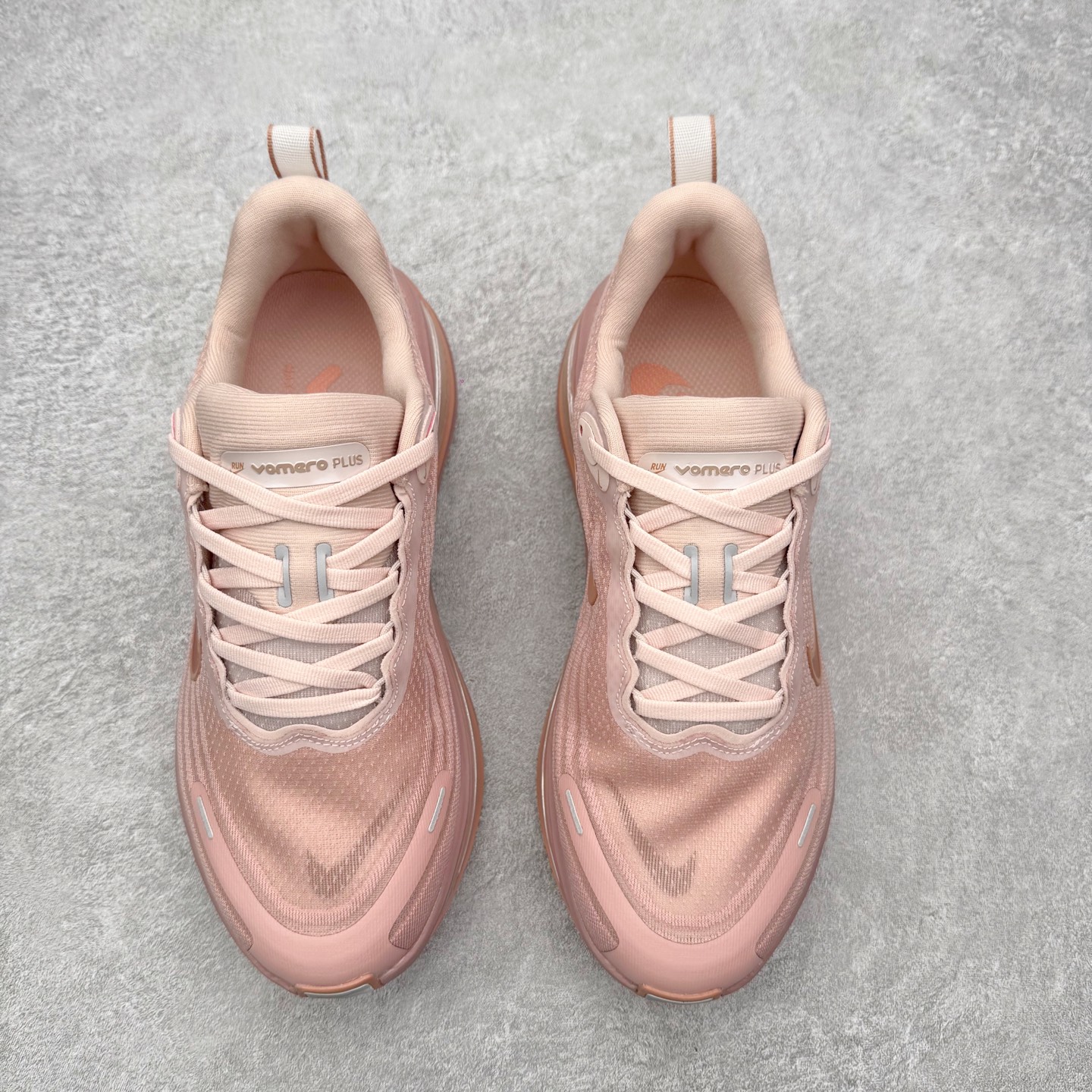 图片[2]-NK Vomero Plus 时尚舒适 网布防滑耐磨 低帮跑步鞋 实拍调校N版已经零色差零失真 百分百还原实物色彩所见即所得 不存在货不对板色差等低级问题 选购参考实物拍摄 不混卖不参货 只用心做好货严格选品 承诺混一赔十 尺码：36 36.5 37.5 38 38.5 39 40 40.5 41 42 42.5 43 44 44.5 45-选品中心