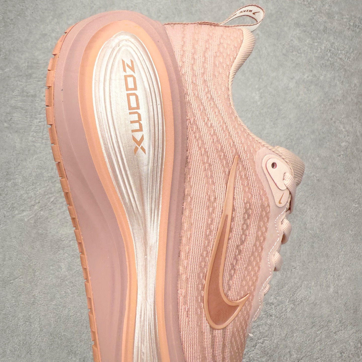 图片[6]-NK Vomero Plus 时尚舒适 网布防滑耐磨 低帮跑步鞋 实拍调校N版已经零色差零失真 百分百还原实物色彩所见即所得 不存在货不对板色差等低级问题 选购参考实物拍摄 不混卖不参货 只用心做好货严格选品 承诺混一赔十 尺码：36 36.5 37.5 38 38.5 39 40 40.5 41 42 42.5 43 44 44.5 45-选品中心