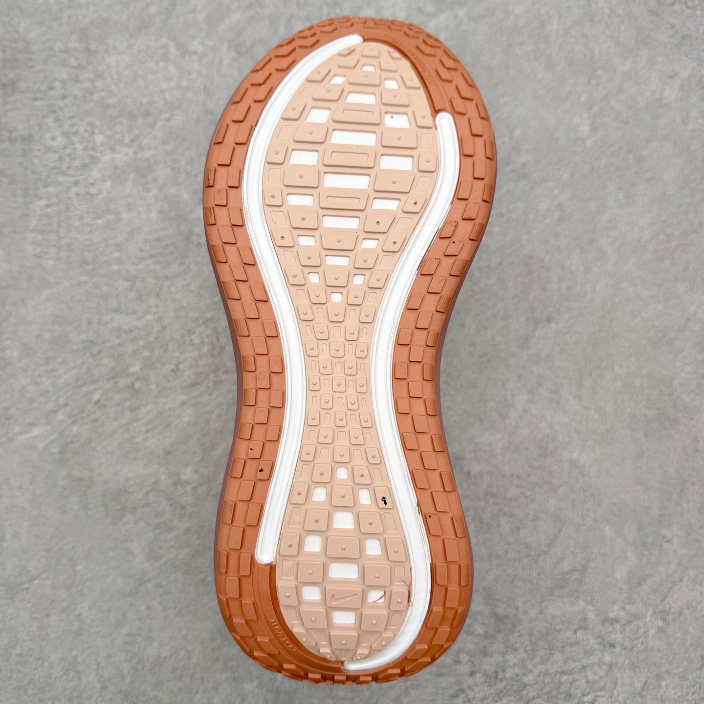 图片[9]-NK Vomero Plus 时尚舒适 网布防滑耐磨 低帮跑步鞋 实拍调校N版已经零色差零失真 百分百还原实物色彩所见即所得 不存在货不对板色差等低级问题 选购参考实物拍摄 不混卖不参货 只用心做好货严格选品 承诺混一赔十 尺码：36 36.5 37.5 38 38.5 39 40 40.5 41 42 42.5 43 44 44.5 45-选品中心