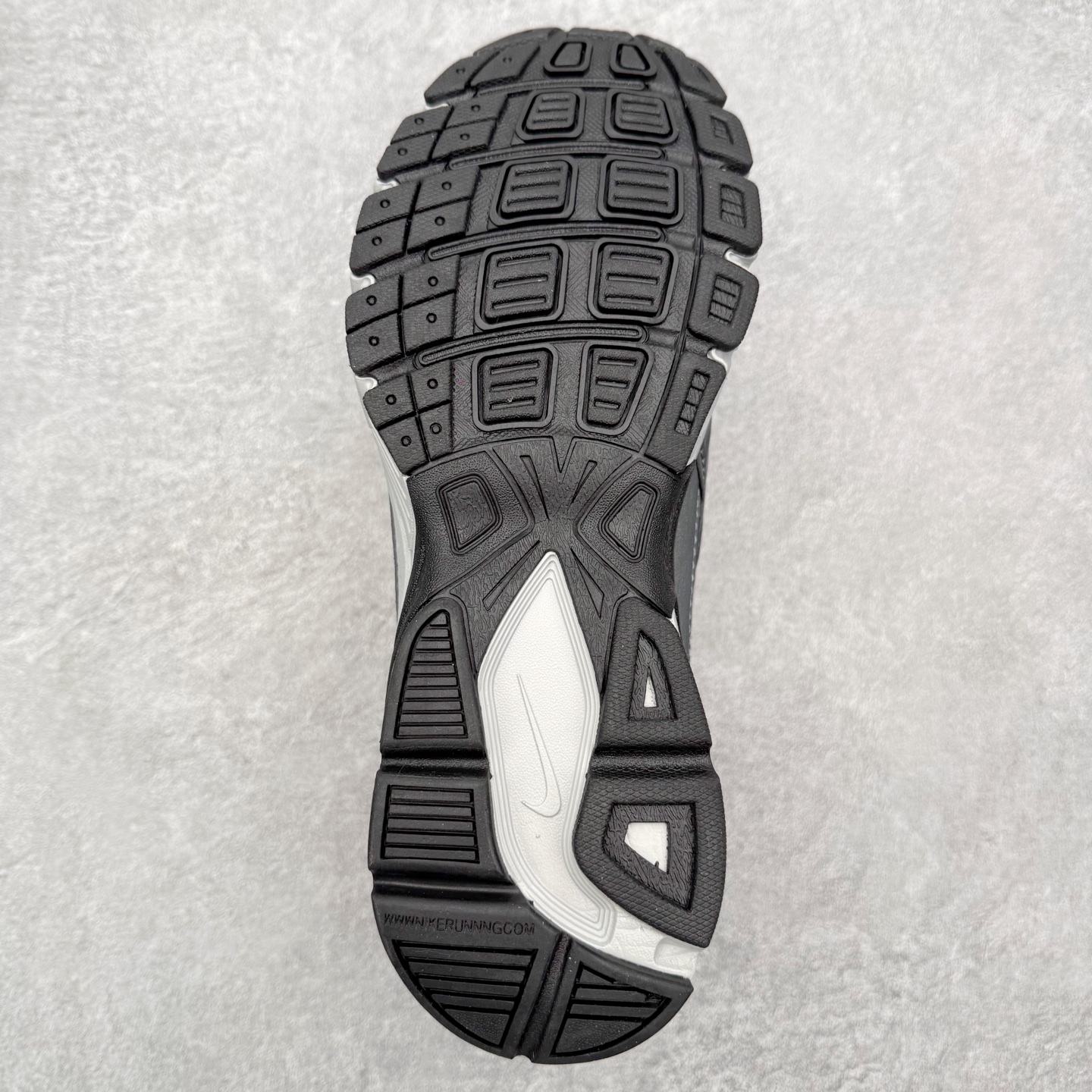 图片[9]-NK Initiator 创始者系列复古老爹鞋运动舒适复古网布合成革减震防滑耐磨低帮休闲跑步鞋 Ins爆火全新韩系古着风 回味经典 采用透气网眼鞋面和支撑覆盖层 自然运动设计的Phlyon中底用于缓冲 BRS 1000碳橡胶外底具有轻质柔韧性 牵引力和耐用性 尺码：36 36.5 37.5 38 38.5 39 40 40.5 41 42 42.5 43 44 45-选品中心