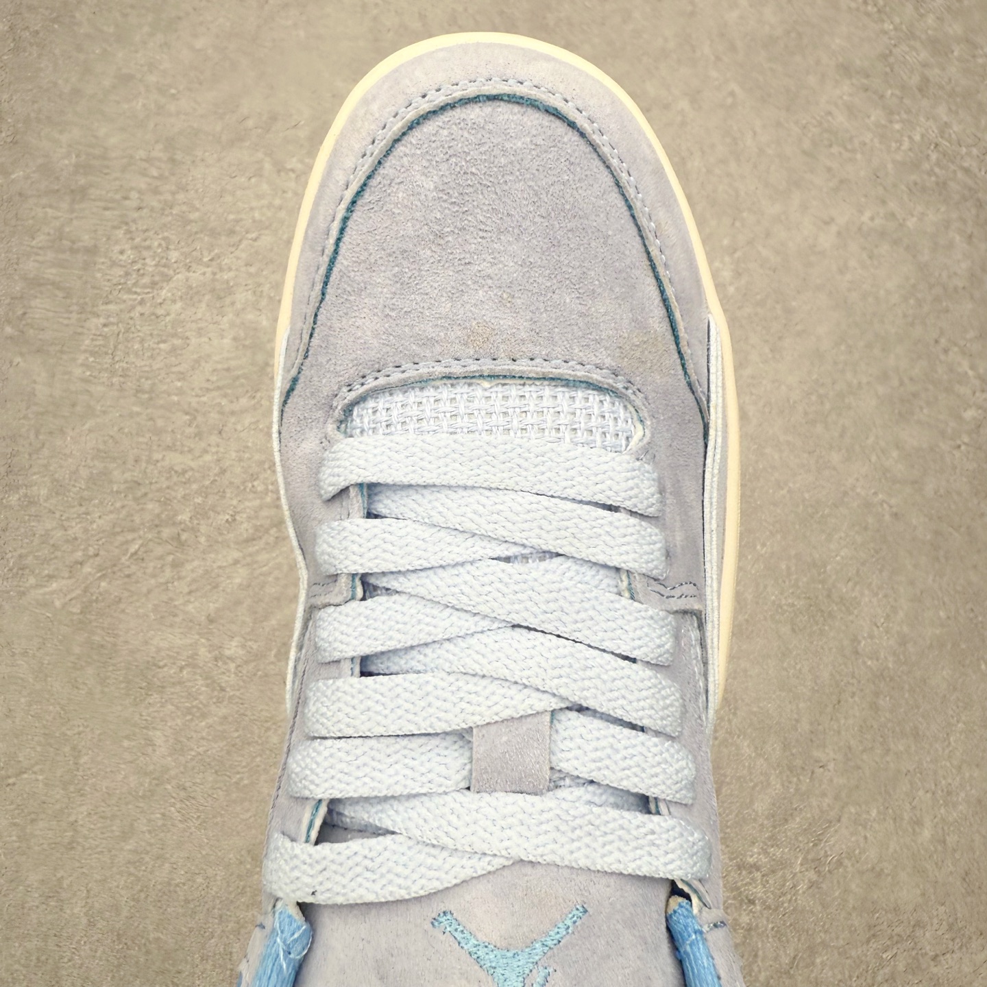 图片[4]-Air Jordan AJ Flight Court 乔丹低帮复古篮球鞋 设计简约又不失复古韵味鞋内的鞋垫柔软且有弹性 能够很好地缓冲落地时的冲击力鞋面的材质贴合脚部 鞋底的纹路设计合理 抓地力很强 尺码： 36 36.5 37.5 38 38.5 39 40 40.5 41 42 42.5 43 44 45 46-选品中心