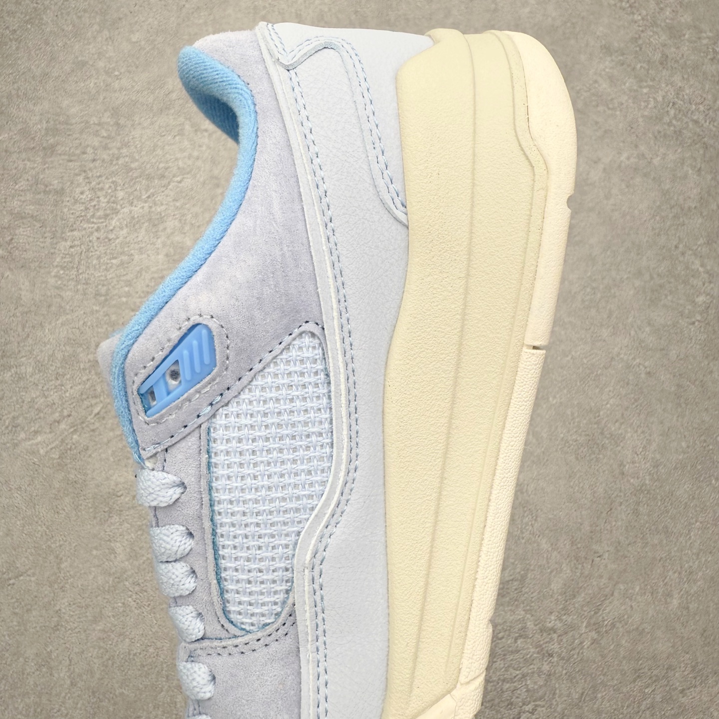 图片[7]-Air Jordan AJ Flight Court 乔丹低帮复古篮球鞋 设计简约又不失复古韵味鞋内的鞋垫柔软且有弹性 能够很好地缓冲落地时的冲击力鞋面的材质贴合脚部 鞋底的纹路设计合理 抓地力很强 尺码： 36 36.5 37.5 38 38.5 39 40 40.5 41 42 42.5 43 44 45 46-选品中心