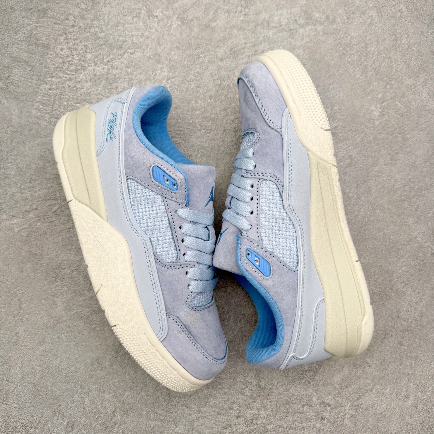 图片[3]-Air Jordan AJ Flight Court 乔丹低帮复古篮球鞋 设计简约又不失复古韵味鞋内的鞋垫柔软且有弹性 能够很好地缓冲落地时的冲击力鞋面的材质贴合脚部 鞋底的纹路设计合理 抓地力很强 尺码： 36 36.5 37.5 38 38.5 39 40 40.5 41 42 42.5 43 44 45 46-选品中心