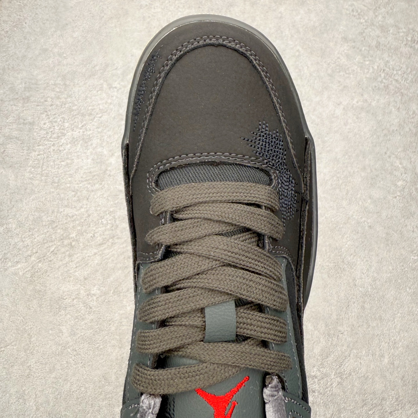 图片[4]-Air Jordan AJ Flight Court 乔丹低帮复古篮球鞋 设计简约又不失复古韵味鞋内的鞋垫柔软且有弹性 能够很好地缓冲落地时的冲击力鞋面的材质贴合脚部 鞋底的纹路设计合理 抓地力很强 尺码： 36 36.5 37.5 38 38.5 39 40 40.5 41 42 42.5 43 44 45 46-选品中心