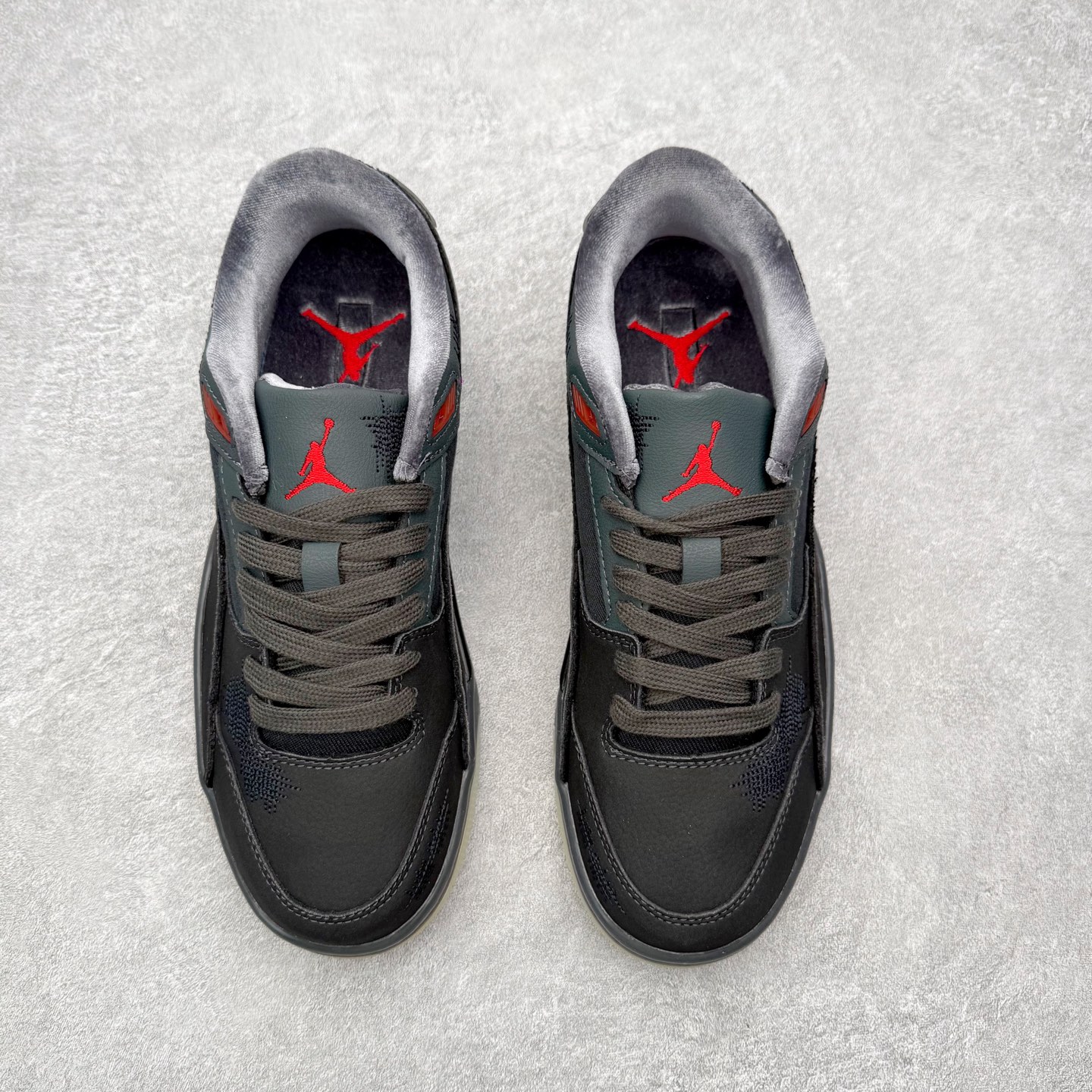 图片[2]-Air Jordan AJ Flight Court 乔丹低帮复古篮球鞋 设计简约又不失复古韵味鞋内的鞋垫柔软且有弹性 能够很好地缓冲落地时的冲击力鞋面的材质贴合脚部 鞋底的纹路设计合理 抓地力很强 尺码： 36 36.5 37.5 38 38.5 39 40 40.5 41 42 42.5 43 44 45 46-选品中心