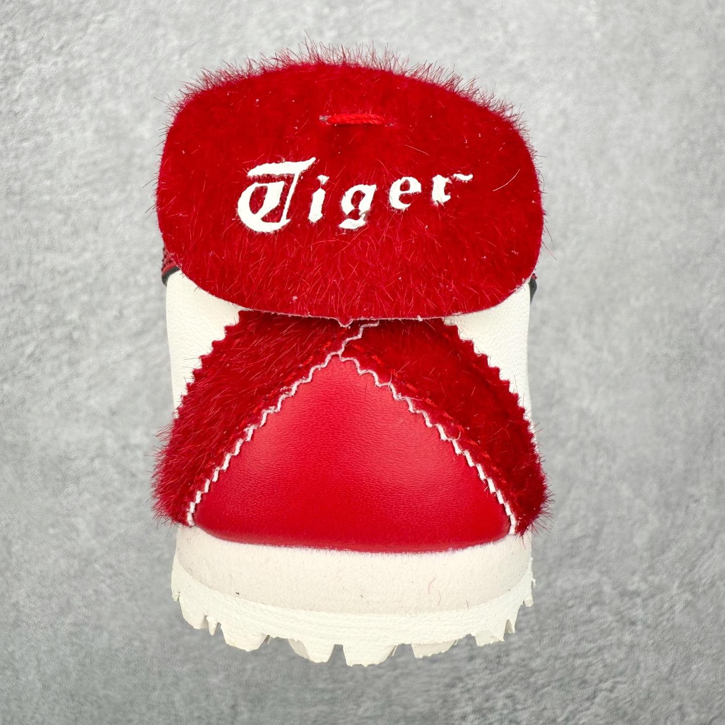 图片[8]-Asics Onitsuka Tiger MEXICO 66 亚瑟士鬼冢虎复古经典板鞋 市场王者选手 海外订单工厂出品 长期生产补货永不断码 超成熟稳定的做工品控 原装全套纸板楦头开发 原汁原味 完美呈现版型 私模正确鞋底咬花纹路 一比一鞋头弧度高度鞋身弧度 绝不口嗨 细节品控鞋型随意秒杀市面 原档咬花纹路私模大底 一个单元有六个三角形 总体形拼接呈现花瓣状 官方四联吊牌 原装Ortholite轻量化鞋垫 原盒原配 质保卡 说明书 钢印防尘纸 纸板中底带钢印 乳胶组合鞋垫 支持全方位的对比专柜 产品从款式颜色造型上体现出追求舒适和细节的完美 鞋类更是推崇手工制作的严谨与完美 融舒适性与可穿性的设计风格 注重细节的完美和别致魅力 既保持稳重 又不失轻松的时尚感 尺码：36 37 37.5 38 39 39.5 40 40.5 41.5 42 42.5 43.5 44 45-选品中心