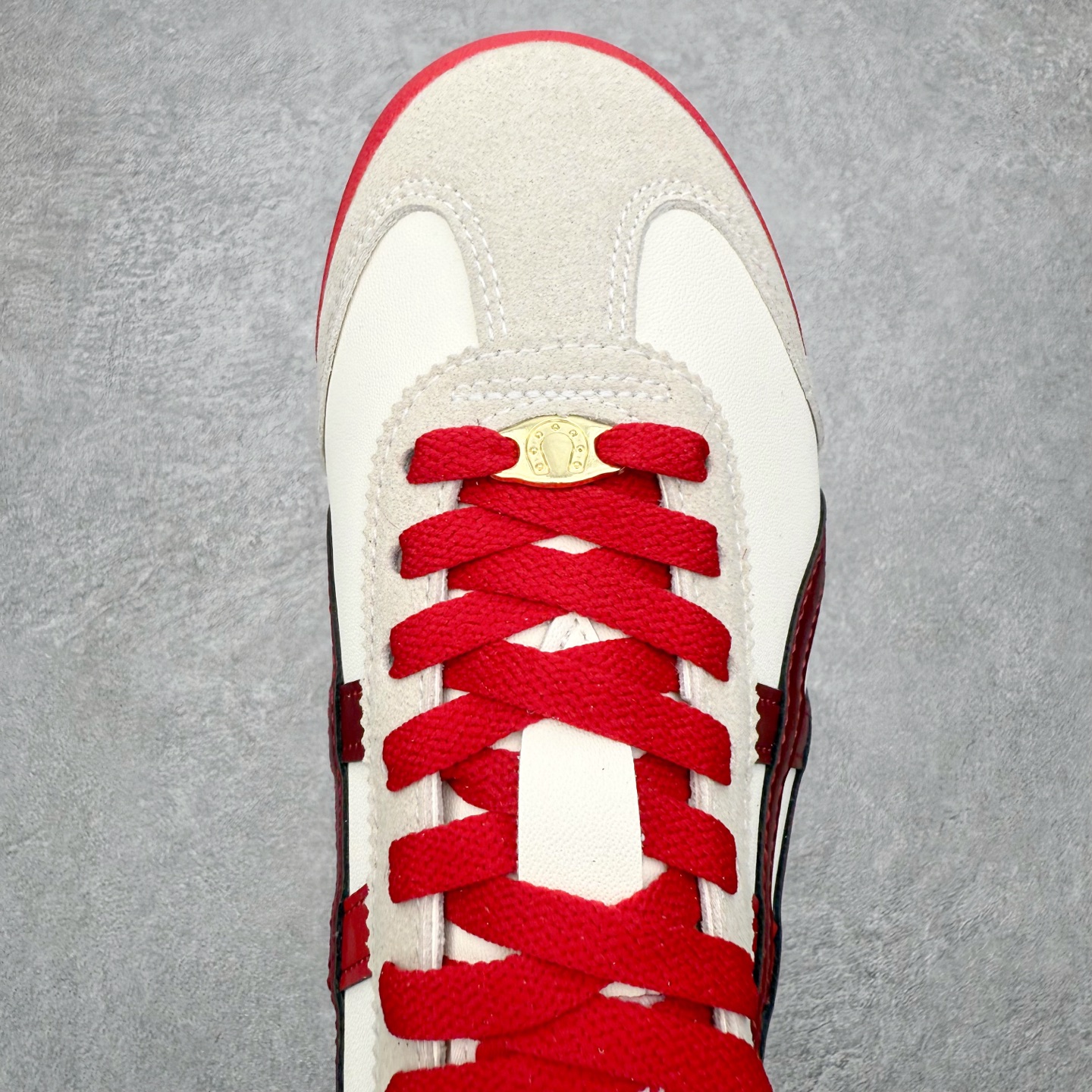 图片[4]-Asics Onitsuka Tiger MEXICO 66 亚瑟士鬼冢虎复古经典板鞋 市场王者选手 海外订单工厂出品 长期生产补货永不断码 超成熟稳定的做工品控 原装全套纸板楦头开发 原汁原味 完美呈现版型 私模正确鞋底咬花纹路 一比一鞋头弧度高度鞋身弧度 绝不口嗨 细节品控鞋型随意秒杀市面 原档咬花纹路私模大底 一个单元有六个三角形 总体形拼接呈现花瓣状 官方四联吊牌 原装Ortholite轻量化鞋垫 原盒原配 质保卡 说明书 钢印防尘纸 纸板中底带钢印 乳胶组合鞋垫 支持全方位的对比专柜 产品从款式颜色造型上体现出追求舒适和细节的完美 鞋类更是推崇手工制作的严谨与完美 融舒适性与可穿性的设计风格 注重细节的完美和别致魅力 既保持稳重 又不失轻松的时尚感 尺码：36 37 37.5 38 39 39.5 40 40.5 41.5 42 42.5 43.5 44 45-选品中心