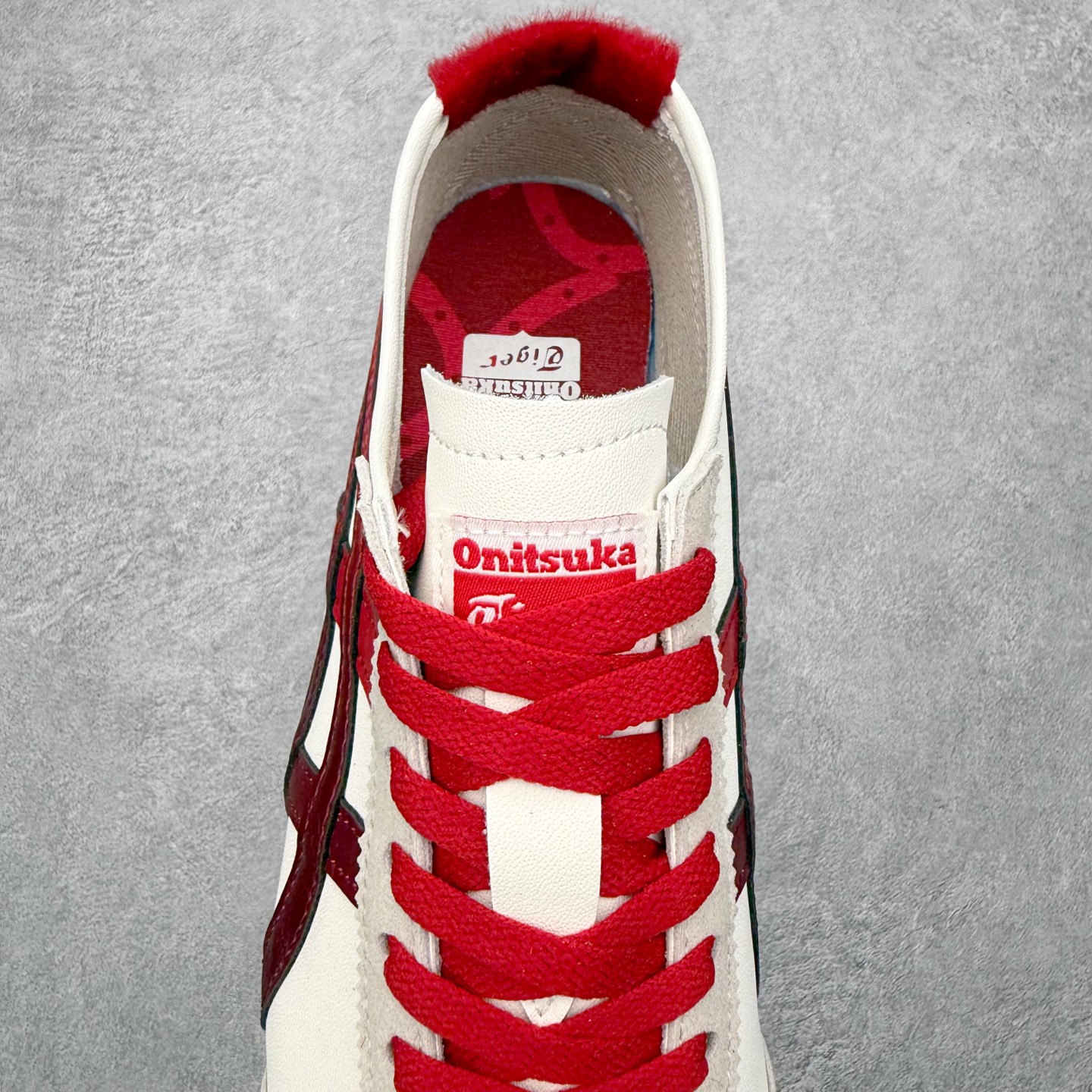 图片[5]-Asics Onitsuka Tiger MEXICO 66 亚瑟士鬼冢虎复古经典板鞋 市场王者选手 海外订单工厂出品 长期生产补货永不断码 超成熟稳定的做工品控 原装全套纸板楦头开发 原汁原味 完美呈现版型 私模正确鞋底咬花纹路 一比一鞋头弧度高度鞋身弧度 绝不口嗨 细节品控鞋型随意秒杀市面 原档咬花纹路私模大底 一个单元有六个三角形 总体形拼接呈现花瓣状 官方四联吊牌 原装Ortholite轻量化鞋垫 原盒原配 质保卡 说明书 钢印防尘纸 纸板中底带钢印 乳胶组合鞋垫 支持全方位的对比专柜 产品从款式颜色造型上体现出追求舒适和细节的完美 鞋类更是推崇手工制作的严谨与完美 融舒适性与可穿性的设计风格 注重细节的完美和别致魅力 既保持稳重 又不失轻松的时尚感 尺码：36 37 37.5 38 39 39.5 40 40.5 41.5 42 42.5 43.5 44 45-选品中心