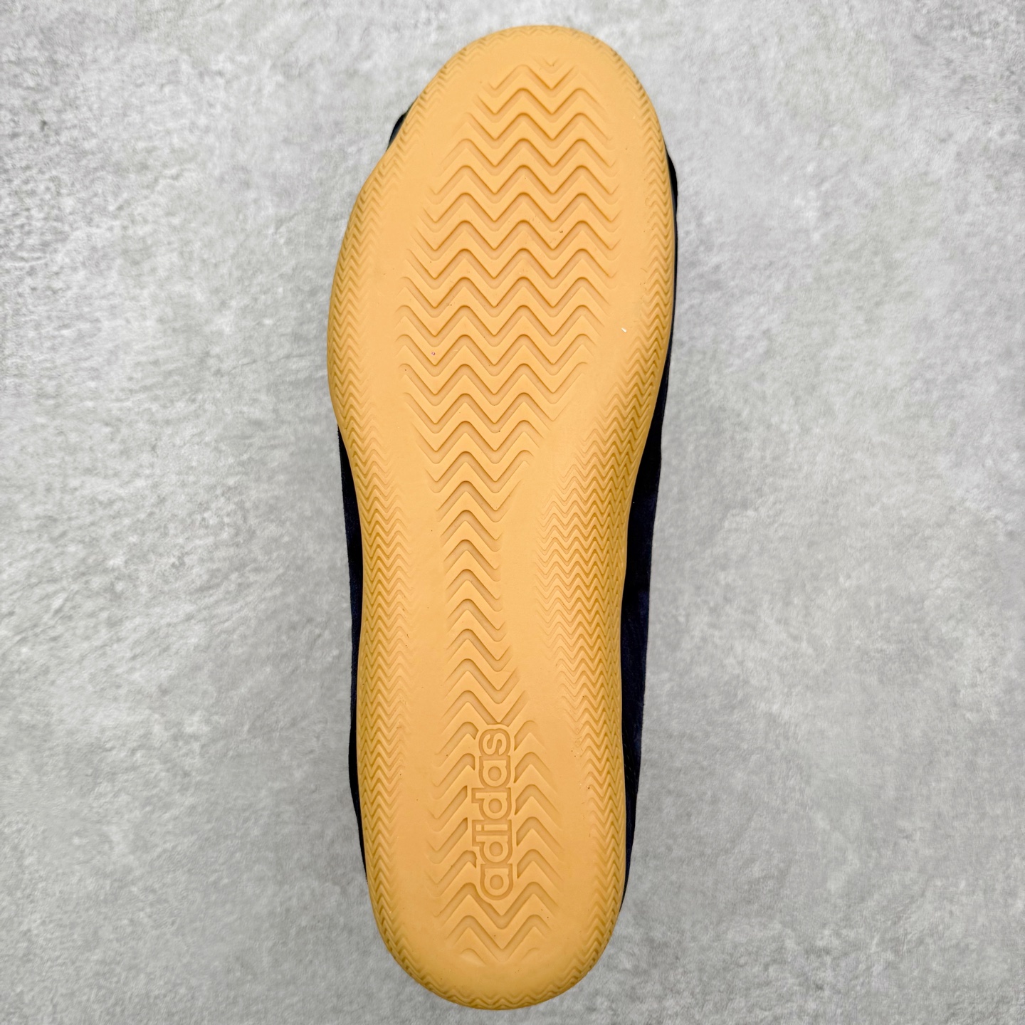 图片[9]-AD FOS URBAN REVERIE 舒适百搭 耐磨 低帮 生活休闲鞋 KJ9088 实拍调校N版已经零色差零失真 百分百还原实物色彩所见即所得 不存在货不对板色差等低级问题 选购参考实物拍摄 不混卖不参货 只用心做好货严格选品 承诺混一赔十 尺码：36 36.5 37.5 38 38.5 39 40 40.5 41 42 42.5 43 44 44.5 45-选品中心